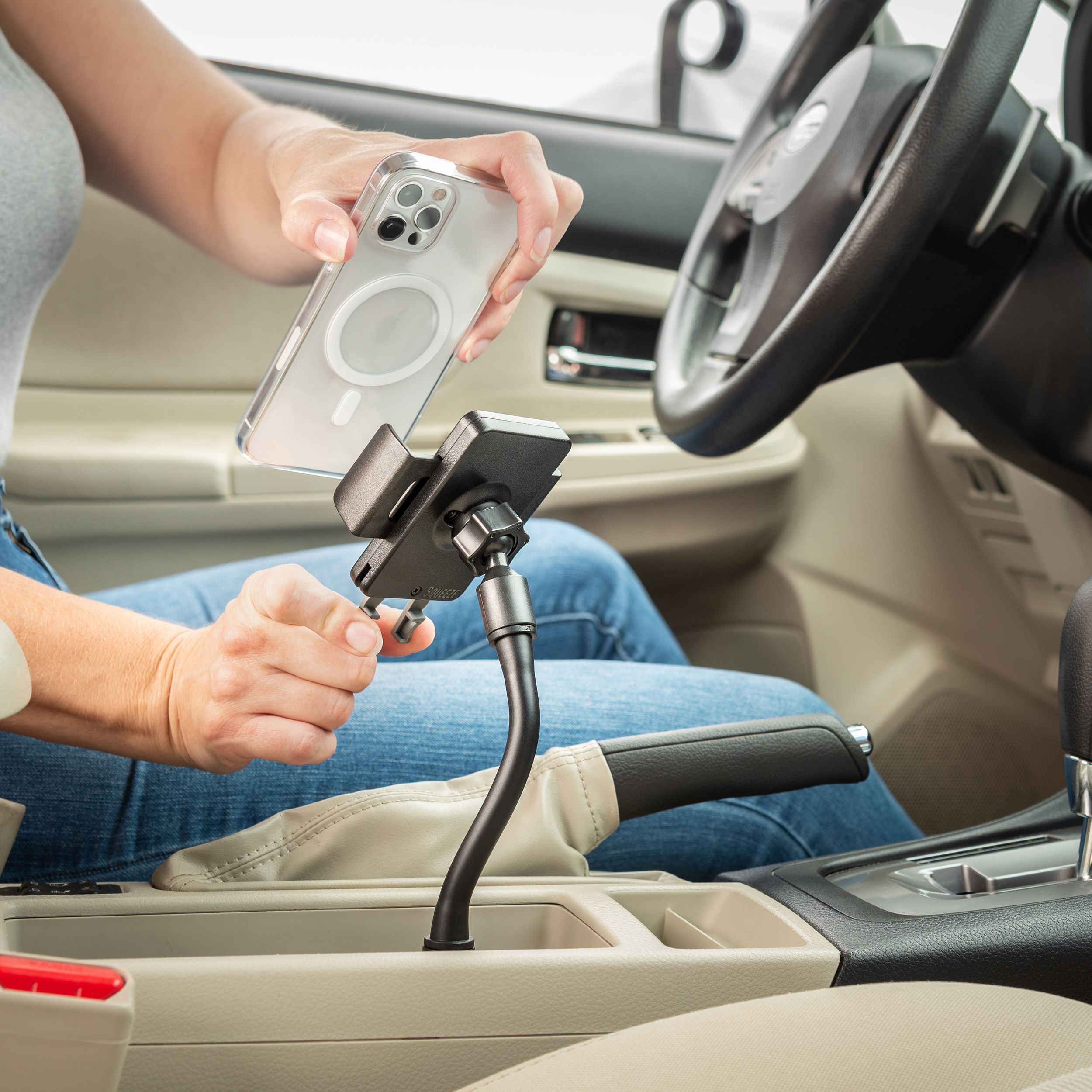 Support de fixation universel Squeeze pour porte-gobelet, Nite Ize Back_Angled_Left