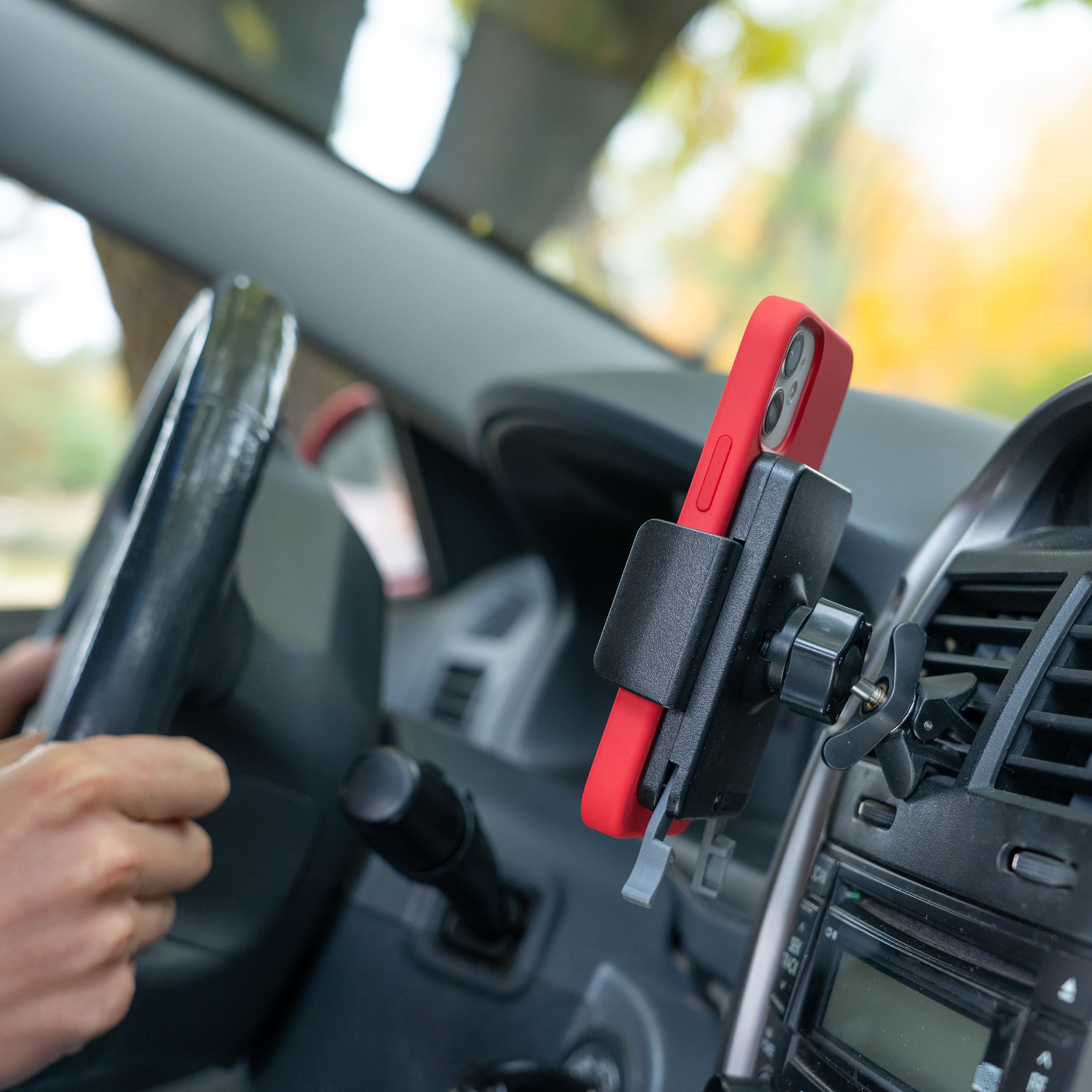 Support de fixation universel Squeeze pour bouche d'air, Nite Ize Back_Angled_Left