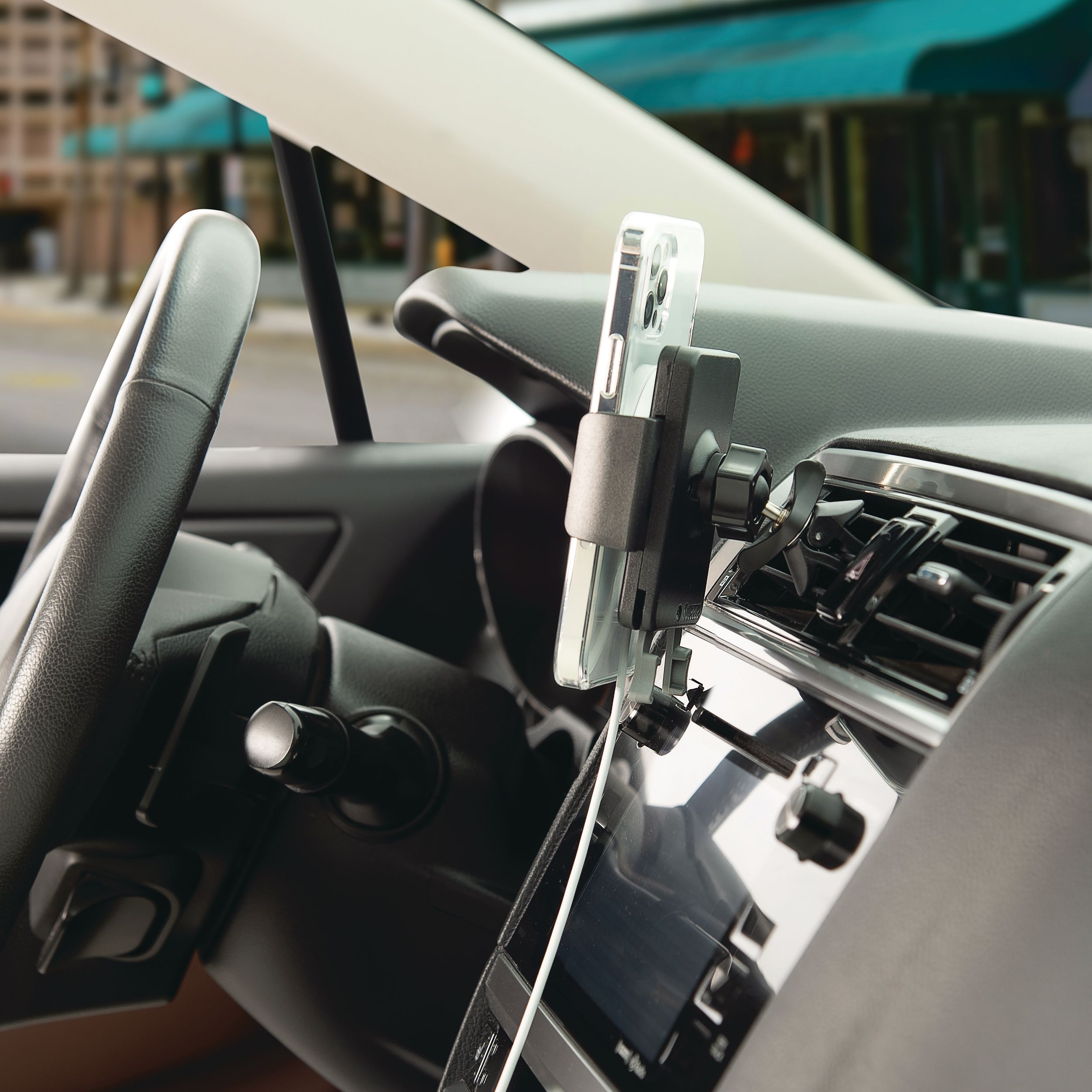 Support de fixation universel Squeeze pour bouche d'air, Nite Ize Back_Angled_Left