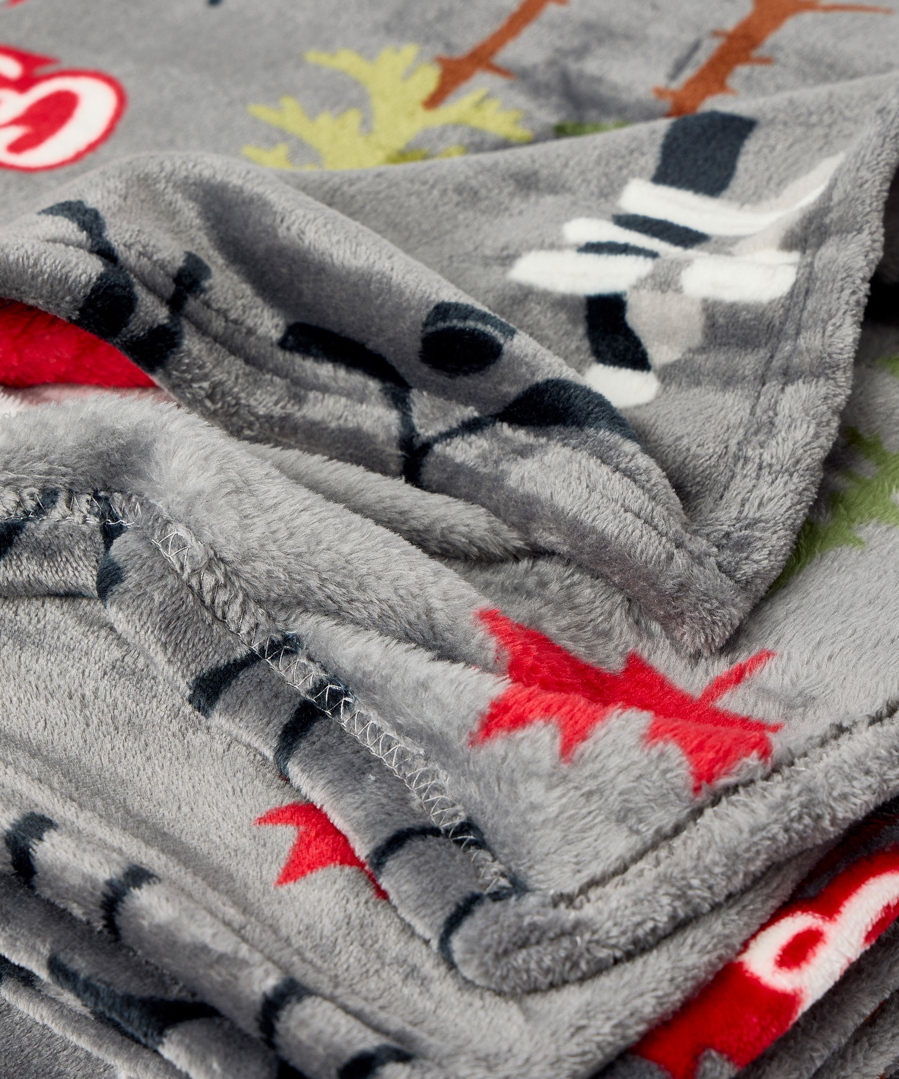 WindRiver Heritage Jumpstart Canada Plush Blanket CloseUp