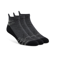 Chaussettes sport basses avec FreshTechMD pour hommes, Matrix, paquet de trois paires Front_Angled_Right