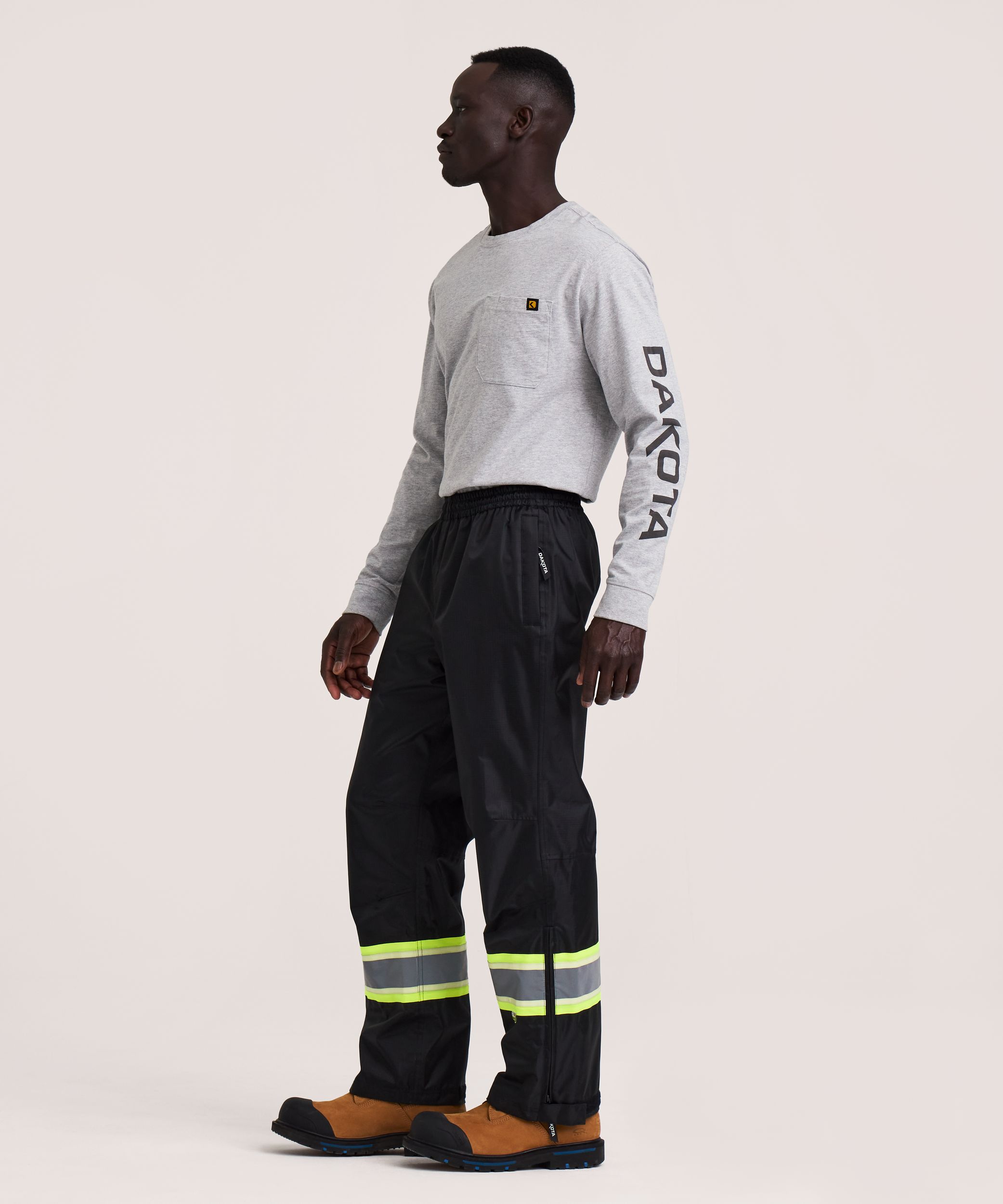 Pantalon de travail VizLiteMD de catégorie&nbsp;1 doublé de filet avec ruban phosphorescent et coutures étanches à l’eau pour hommes, Dakota WorkPro Series