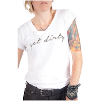 T-shirt graphique pour femmes, Get Dirty, Dovetail Workwear Front_Three_Fourths_Angled_Left