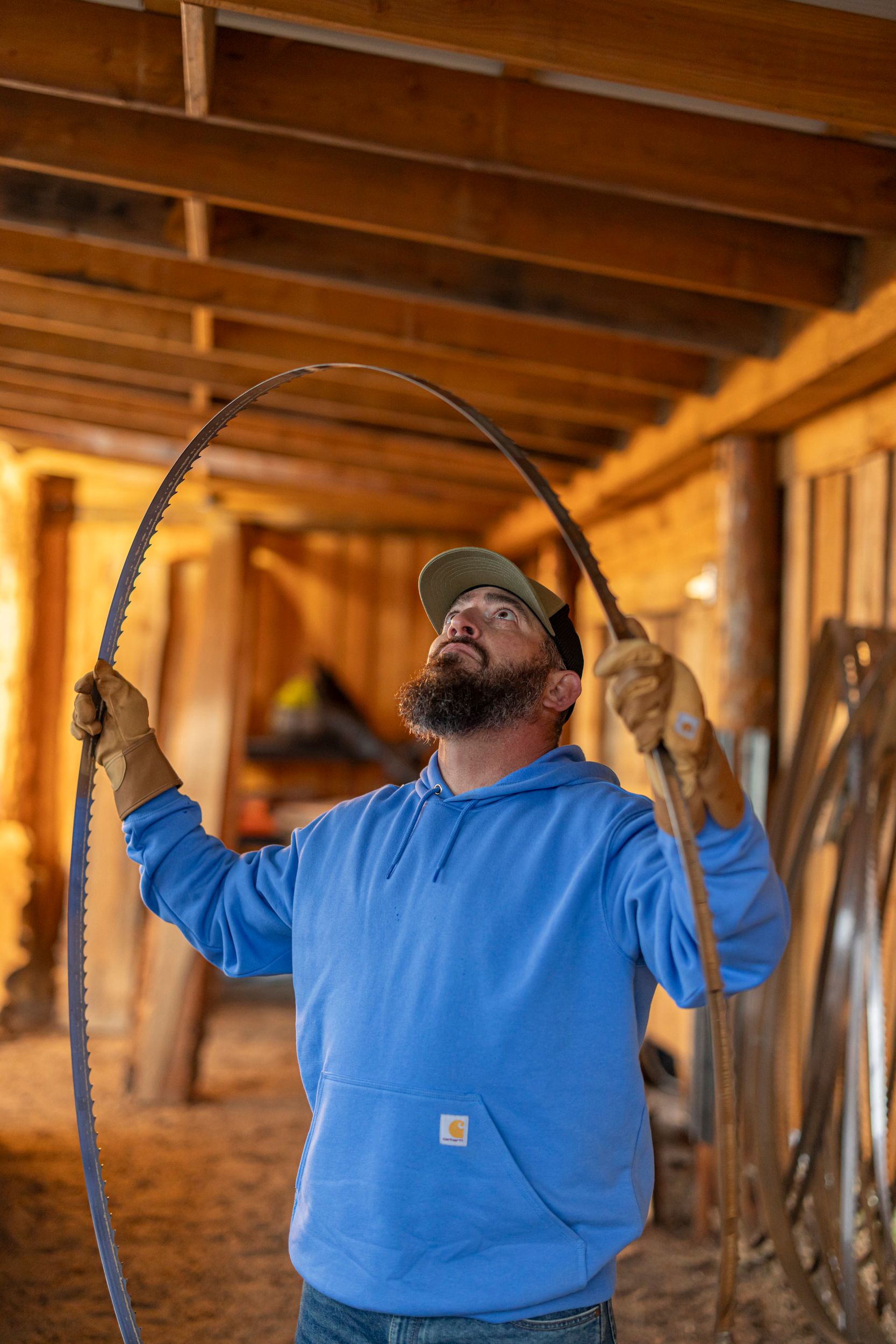 Chandail en molleton à capuche de poids moyen avec logo sur la manche pour hommes, Carhartt