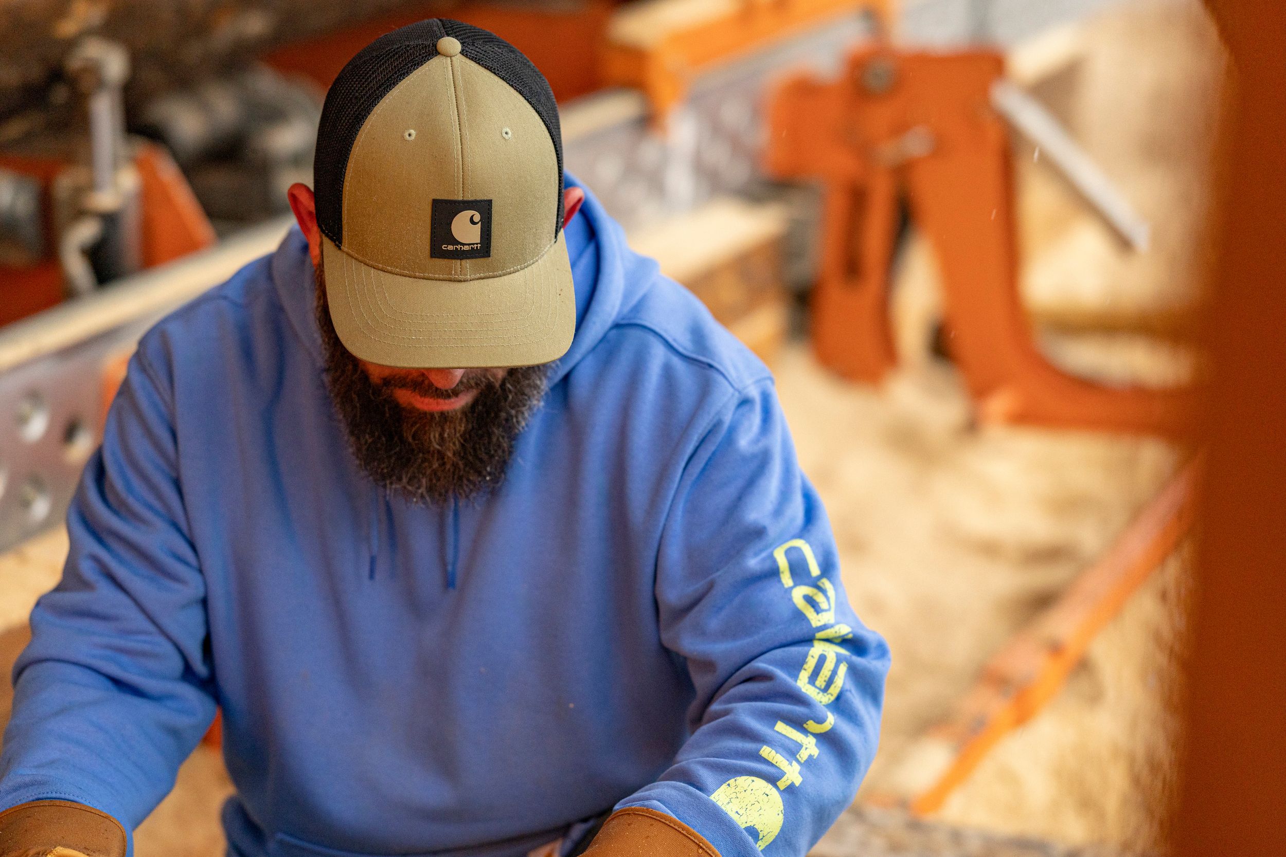 Chandail en molleton à capuche de poids moyen avec logo sur la manche pour hommes, Carhartt