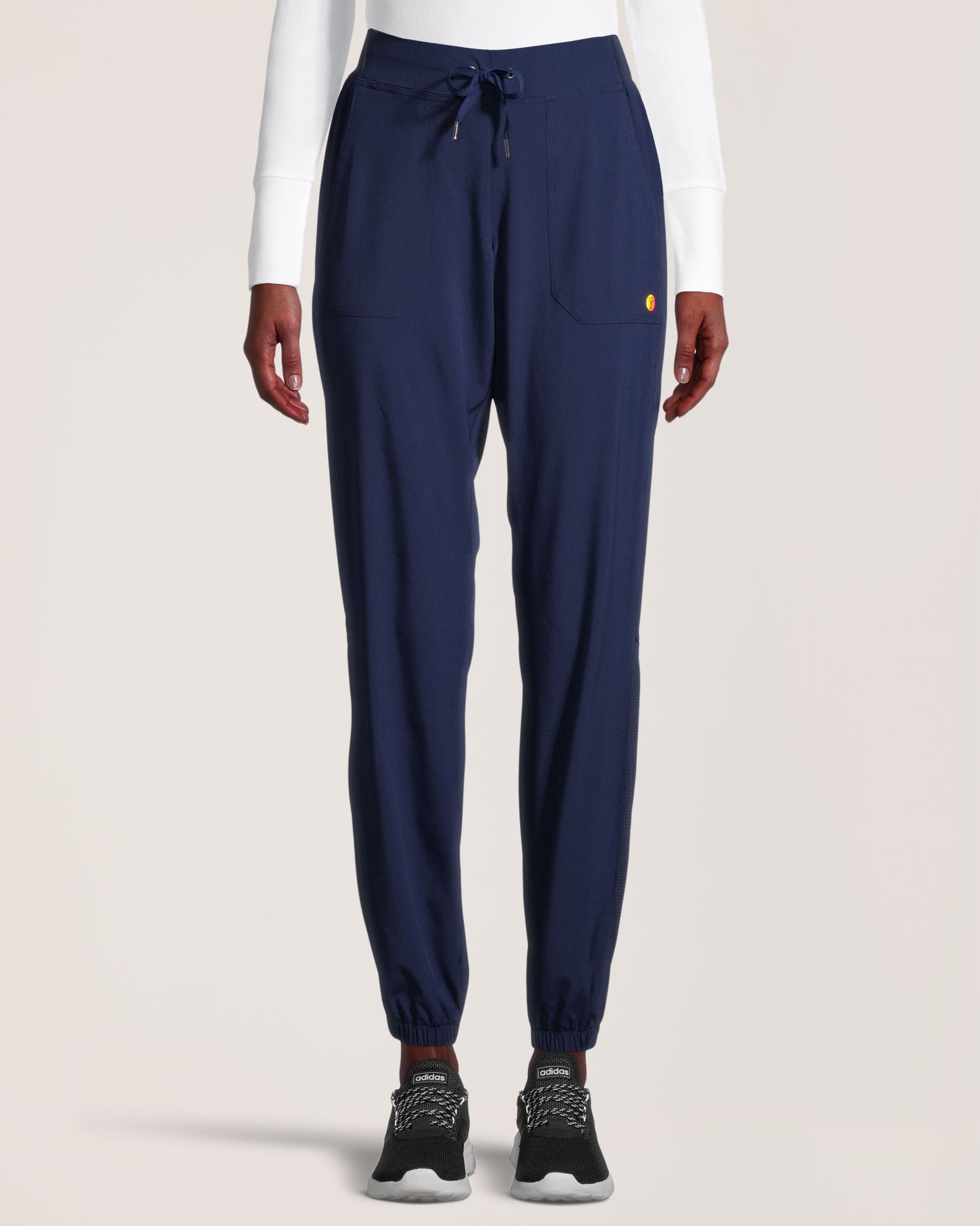 Pantalon d'uniforme médical de style jogging Scrubletics avec ceinture élastique et cordon de serrage, pour femmes Front_Flat