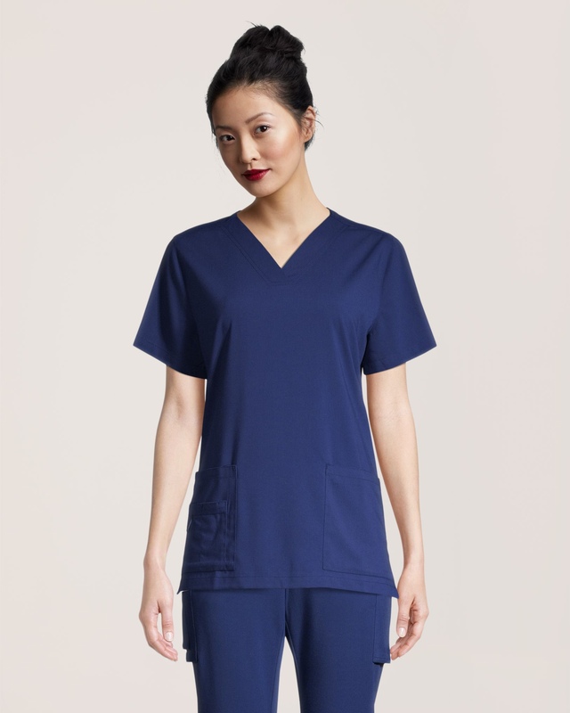 Haut d'uniforme médical Health Pro Heart de HEALTH PRO à encolure en V et à 5 poches pour femmes, Women’s Heart