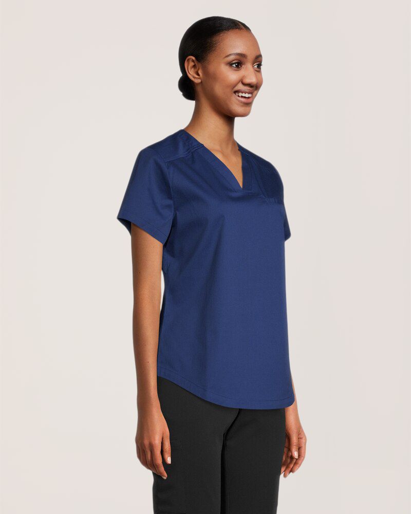 Haut d'uniforme médical avec encolure en V et 3&nbsp;poches à porter dans le pantalon pour femmes