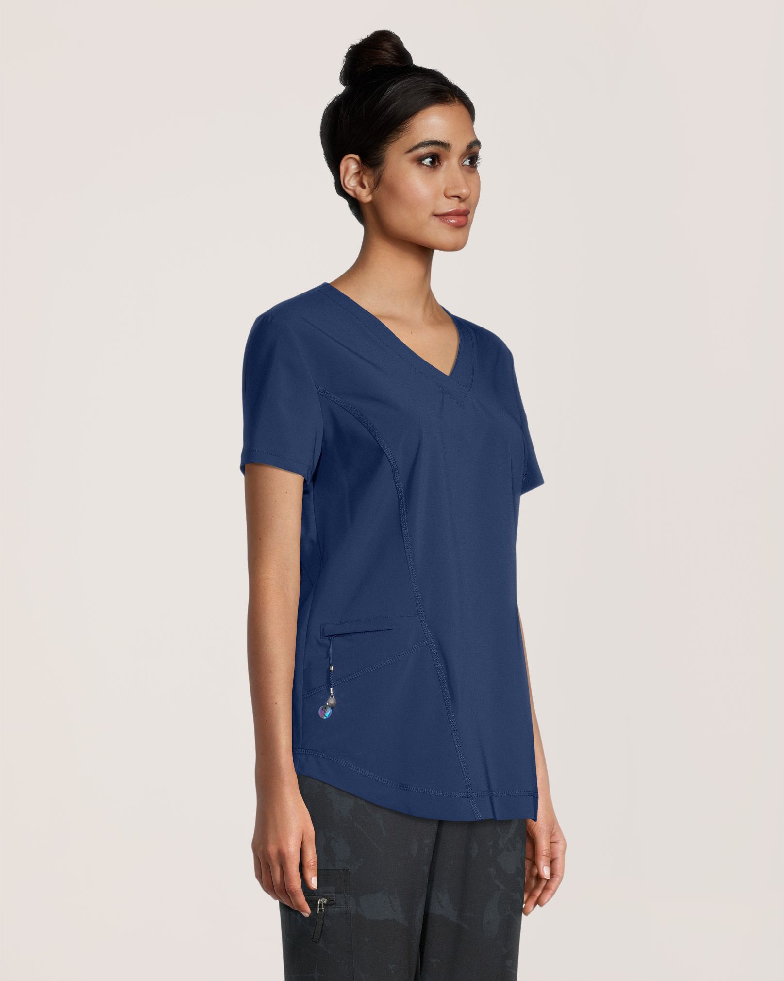 Haut d'uniforme médical Scrubletics avec encolure en V et ourlet