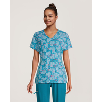 Haut d'uniforme médical à encolure en V profilée avec imprimé de moutons pour femmes, Scrubletics Front_Flat