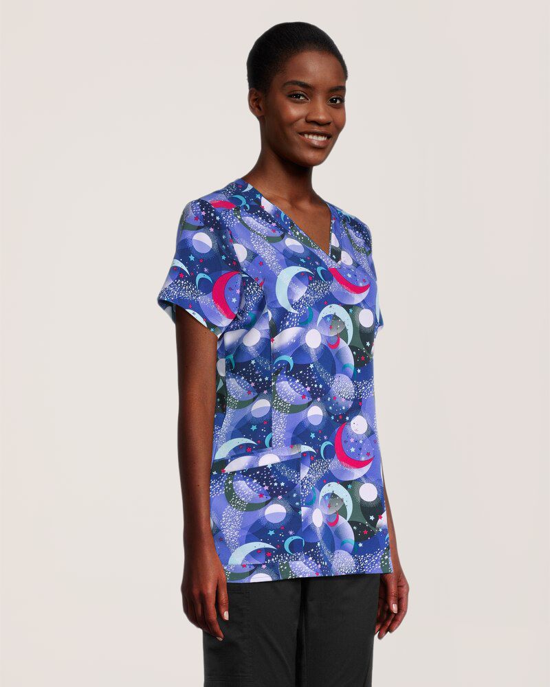 Haut d'uniforme médical de Health Pro à encolure en V avec imprimé pour femmes