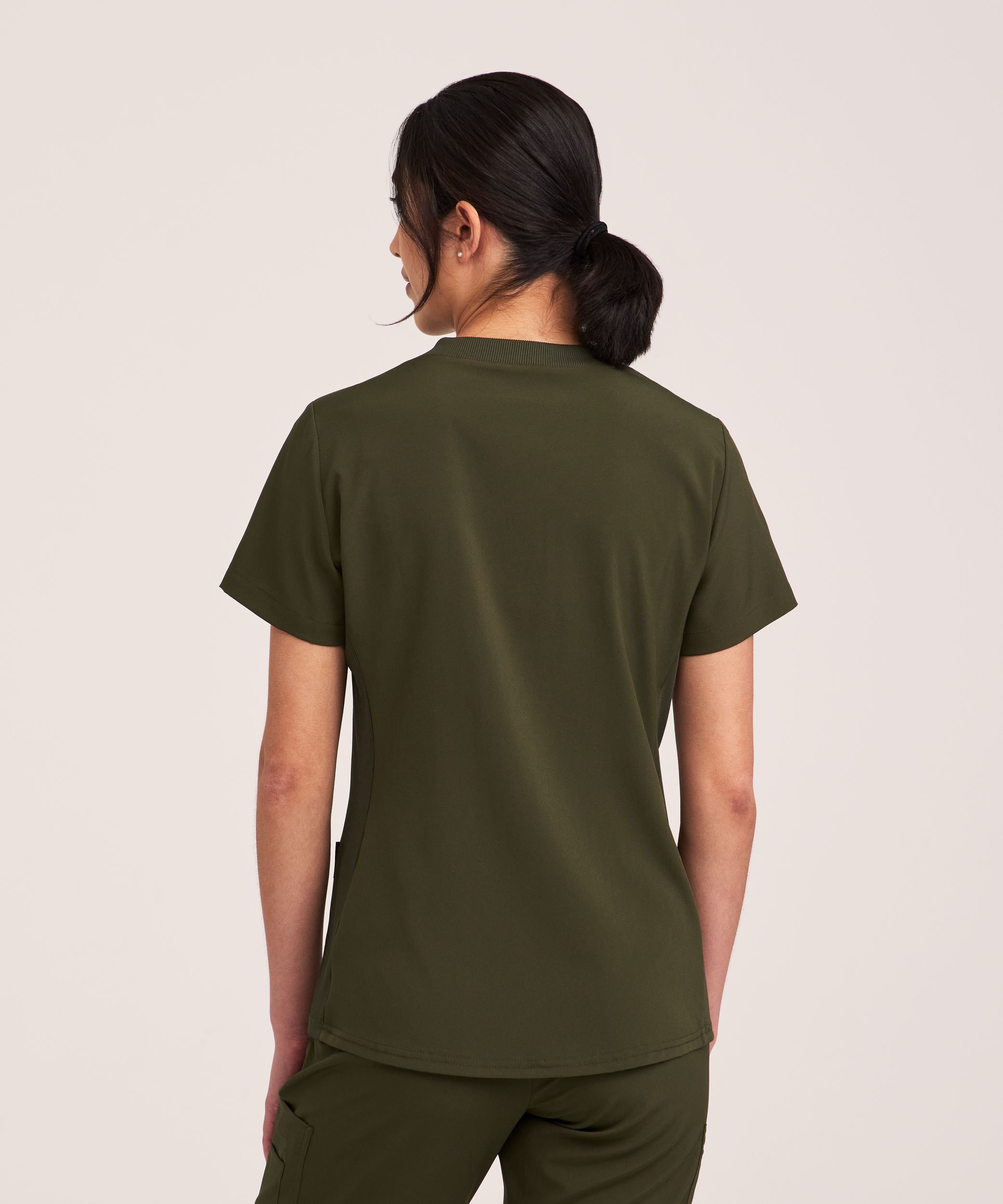 Haut d’uniforme médical à encolure en V avec poche de poitrine pour femmes, Scrubletics