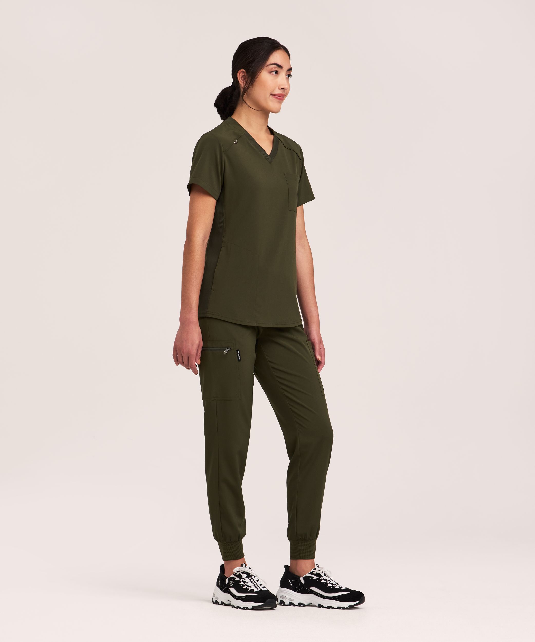 Haut d’uniforme médical à encolure en V avec poche de poitrine pour femmes, Scrubletics