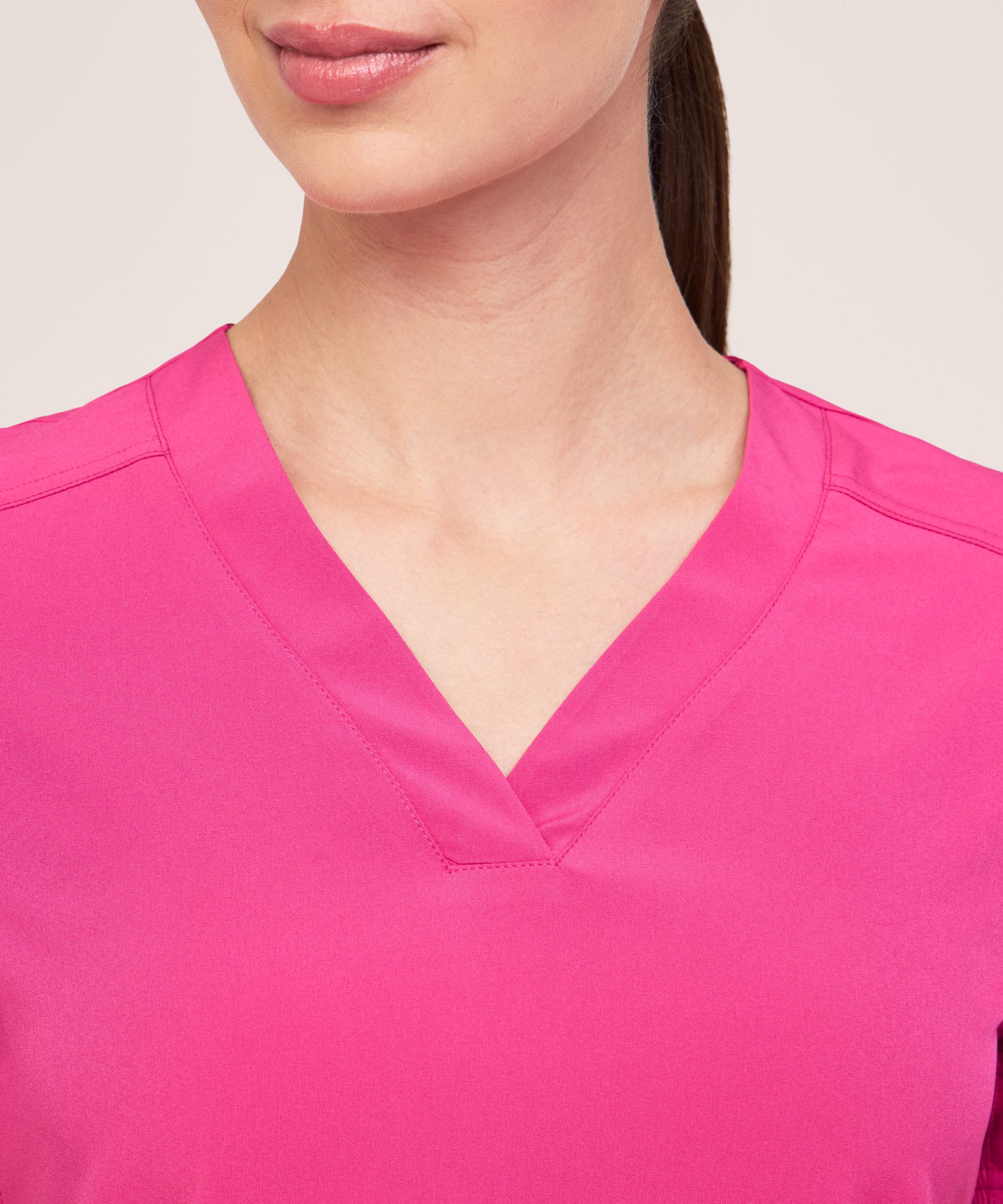 Haut d’uniforme médical à encolure en V et à panneaux en tricot pour femmes, Scrubletics