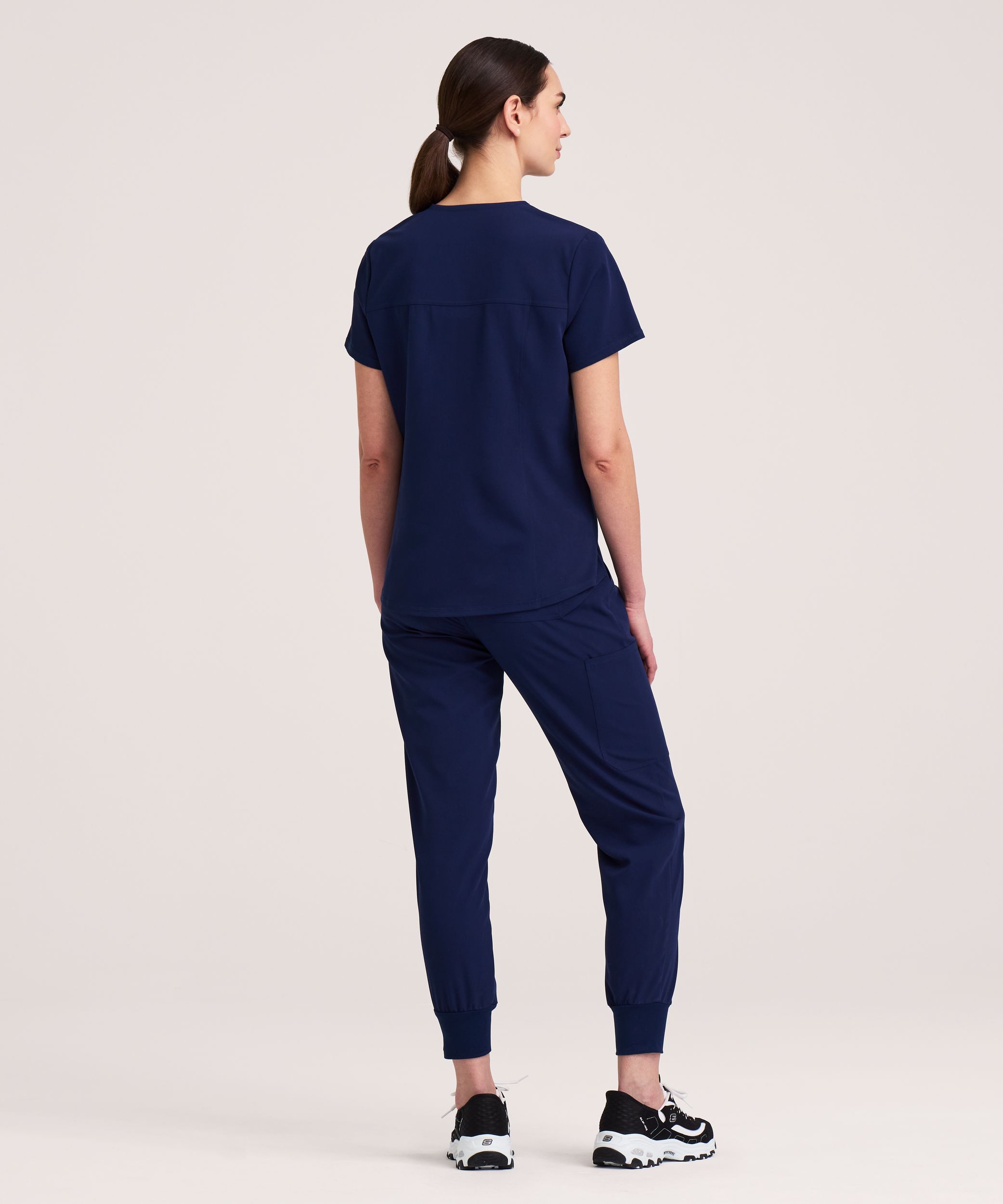 Haut d'uniforme médical de performance avec encolure en V pour femmes, Scrubletics