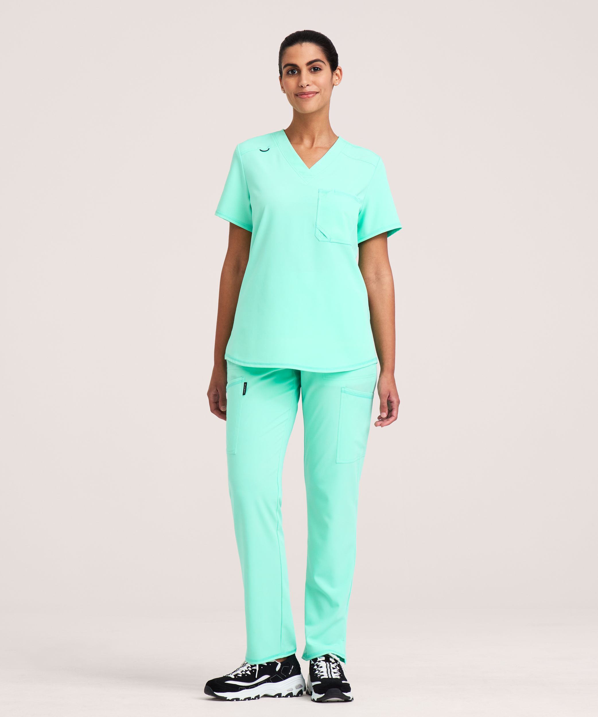 Haut d'uniforme médical avec encolure en V pour femmes, Scrubletics Performance