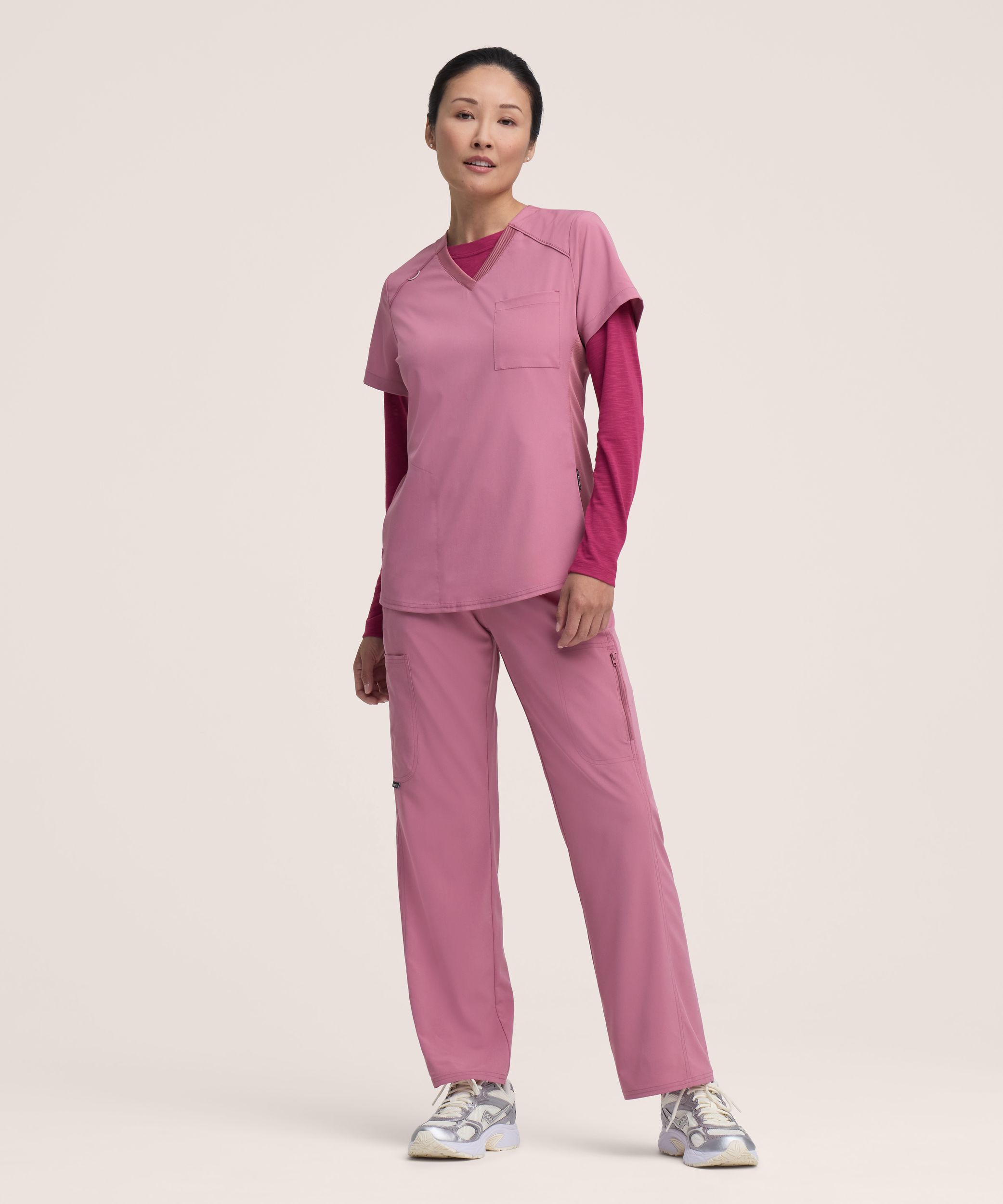 Haut d’uniforme médical à encolure en V et à poche de poitrine pour femmes, Scrubletics