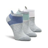 Chaussettes de sport Shambhala avec patte arrière pour femmes, paquet de 3 paires Front_Three_Fourths_Angled_Right