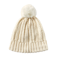Tuque en maille torsadée avec pompon pour femmes