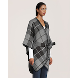 Châle de style ruana à carreaux avec frange pour femmes, Denver Hayes Front_Angled_Right