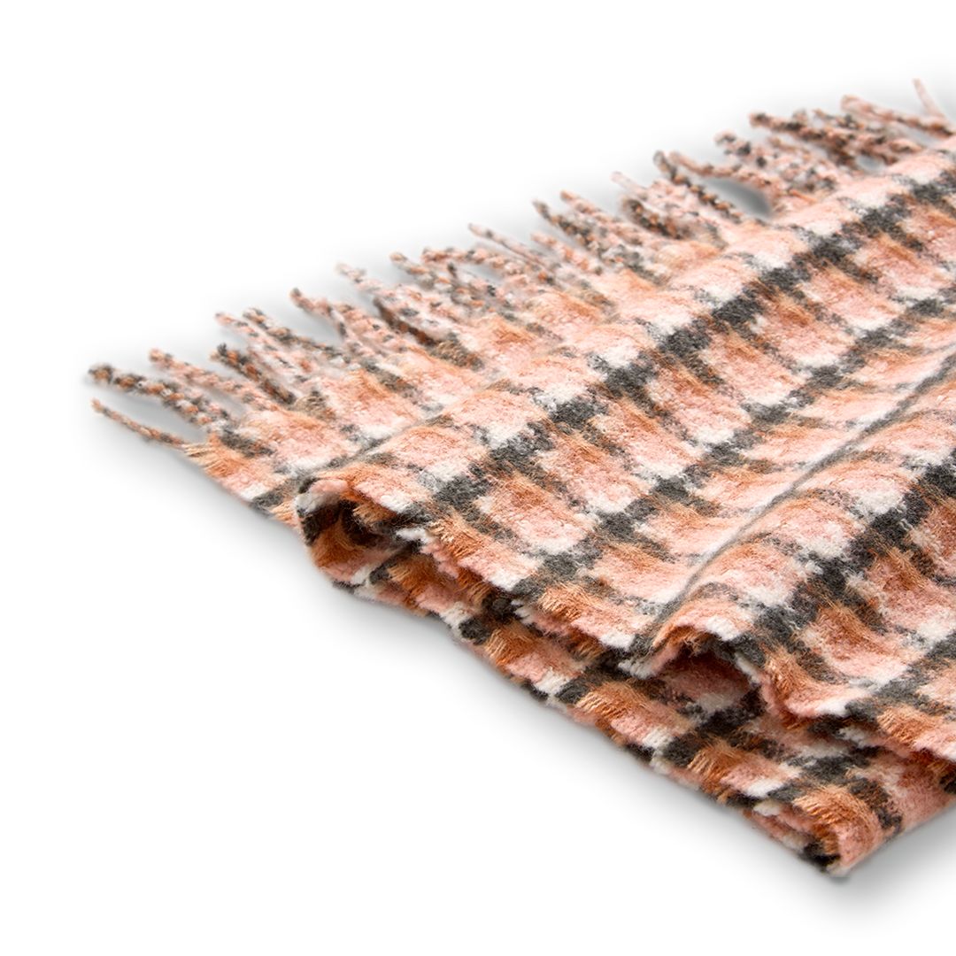 Ensemble foulard et tuque, Denver Hayes CloseUp