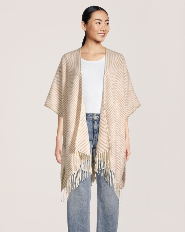 Foulard de style ruana avec frange pour femmes, Denver Hayes Front_Flat