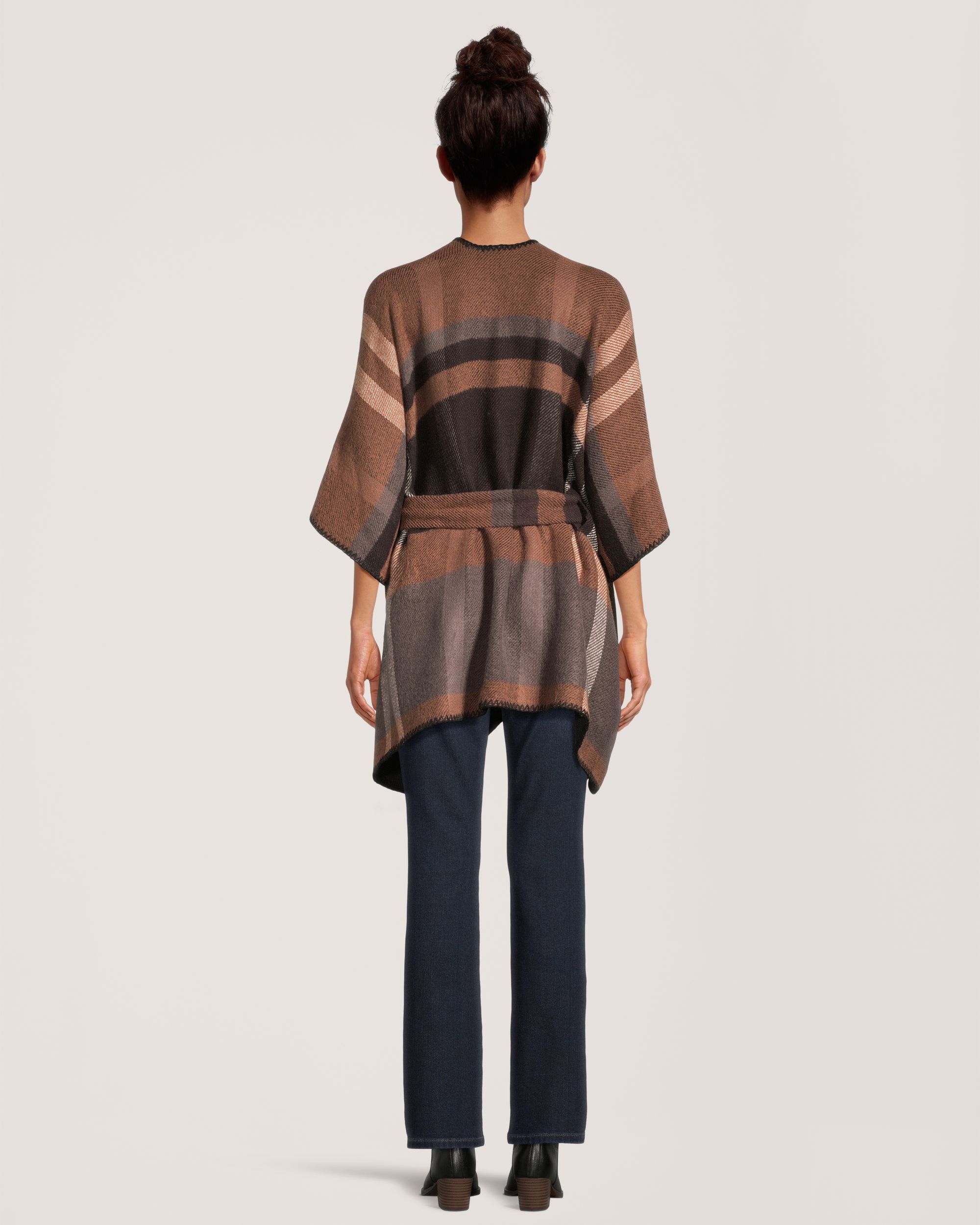 Châle de style ruana avec ceinture à nouer pour femmes, Denver Hayes Back_Flat