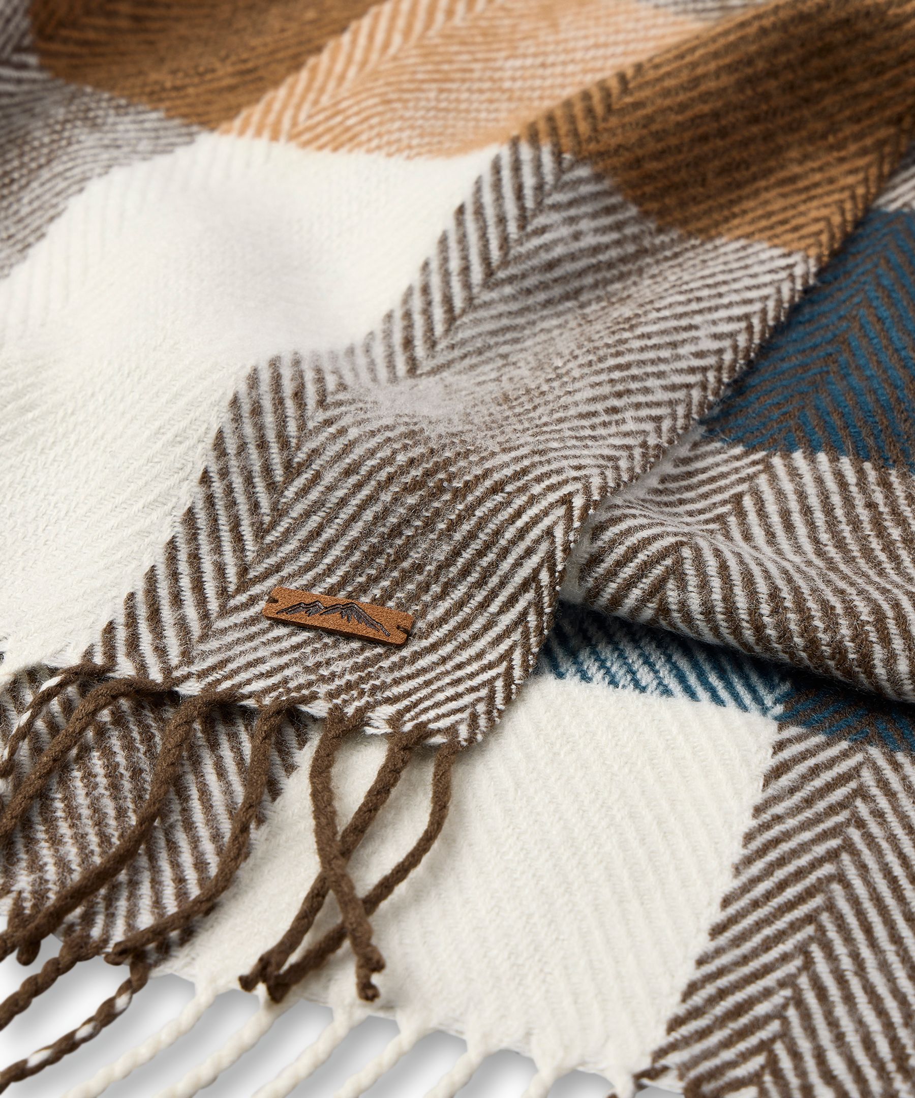 WindRiver Women's Heritage Plaid Scarf CloseUp