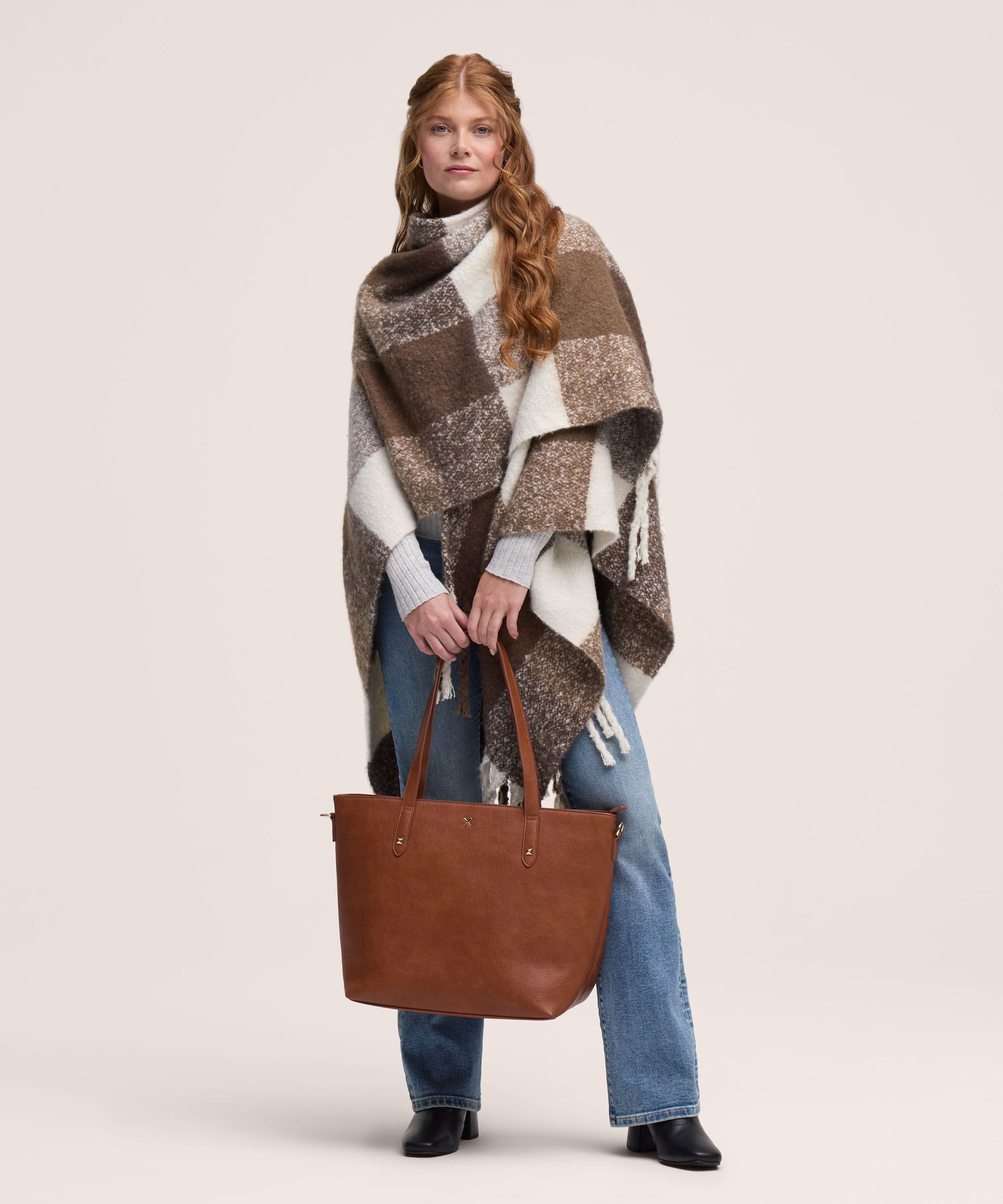 Ruana en molleton à franges pour femmes, Denver Hayes Front_Flat