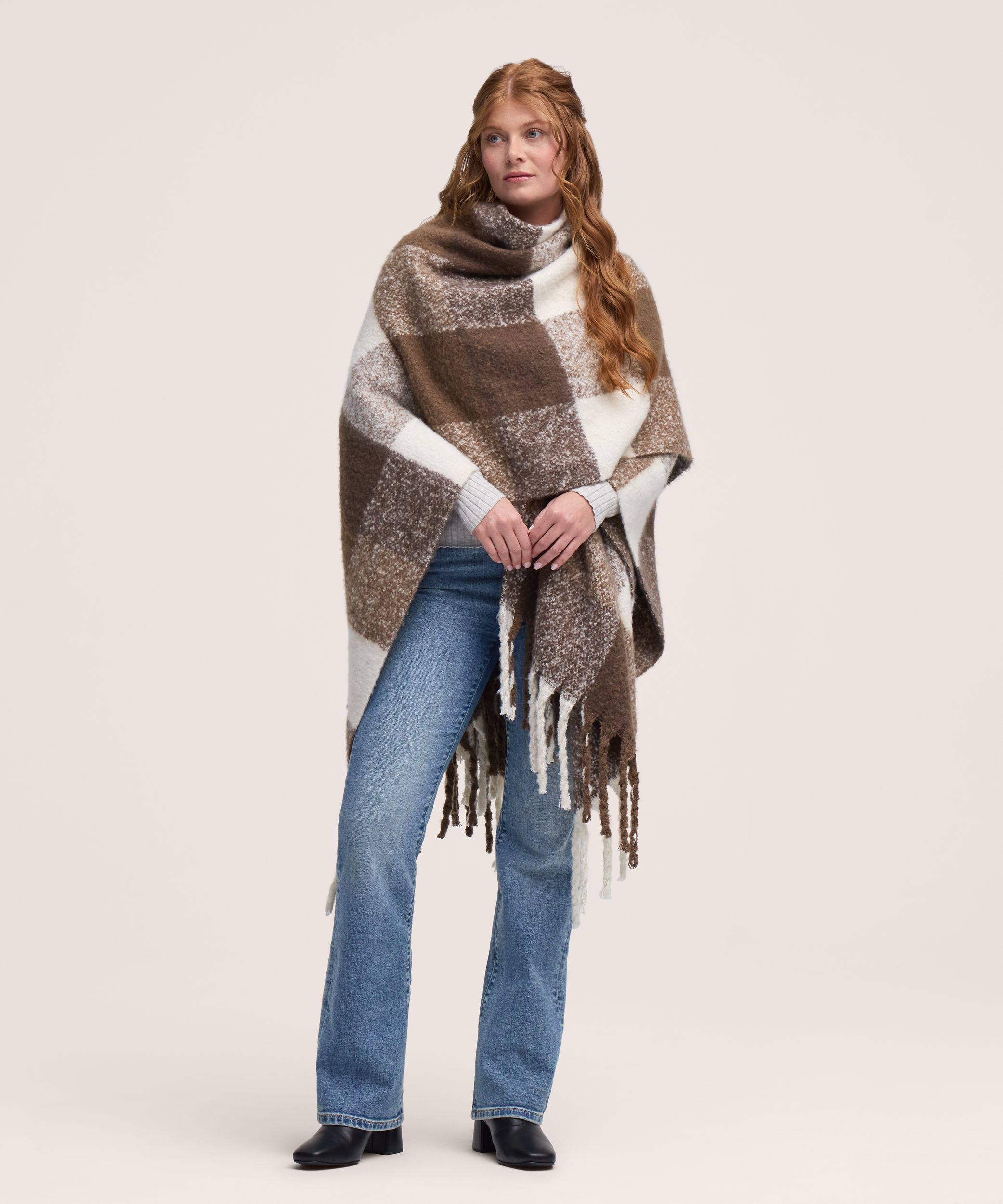 Ruana en molleton à franges pour femmes, Denver Hayes Front_Flat