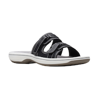 Sandales à enfiler pour femmes, Clarks, Breeze Piper Front_Three_Fourths_Angled_Right