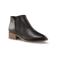 Denver Hayes Women's Adley Leather Ankle Boots Front_Three_Fourths_Angled_Right