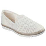 Chaussures plates en crochet à motif floral pour femmes, Bobs Flexpadrill Espadrille, Skechers Front_Three_Fourths_Angled_Right