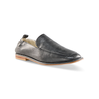 Flâneurs en cuir pour femmes, Denver Hayes Front_Three_Fourths_Angled_Right