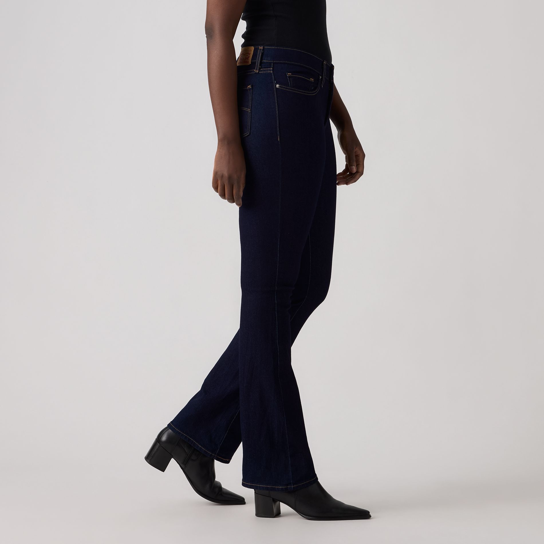 Jean galbant semi-évasé de Levi's à taille mi-basse pour femmes, 315