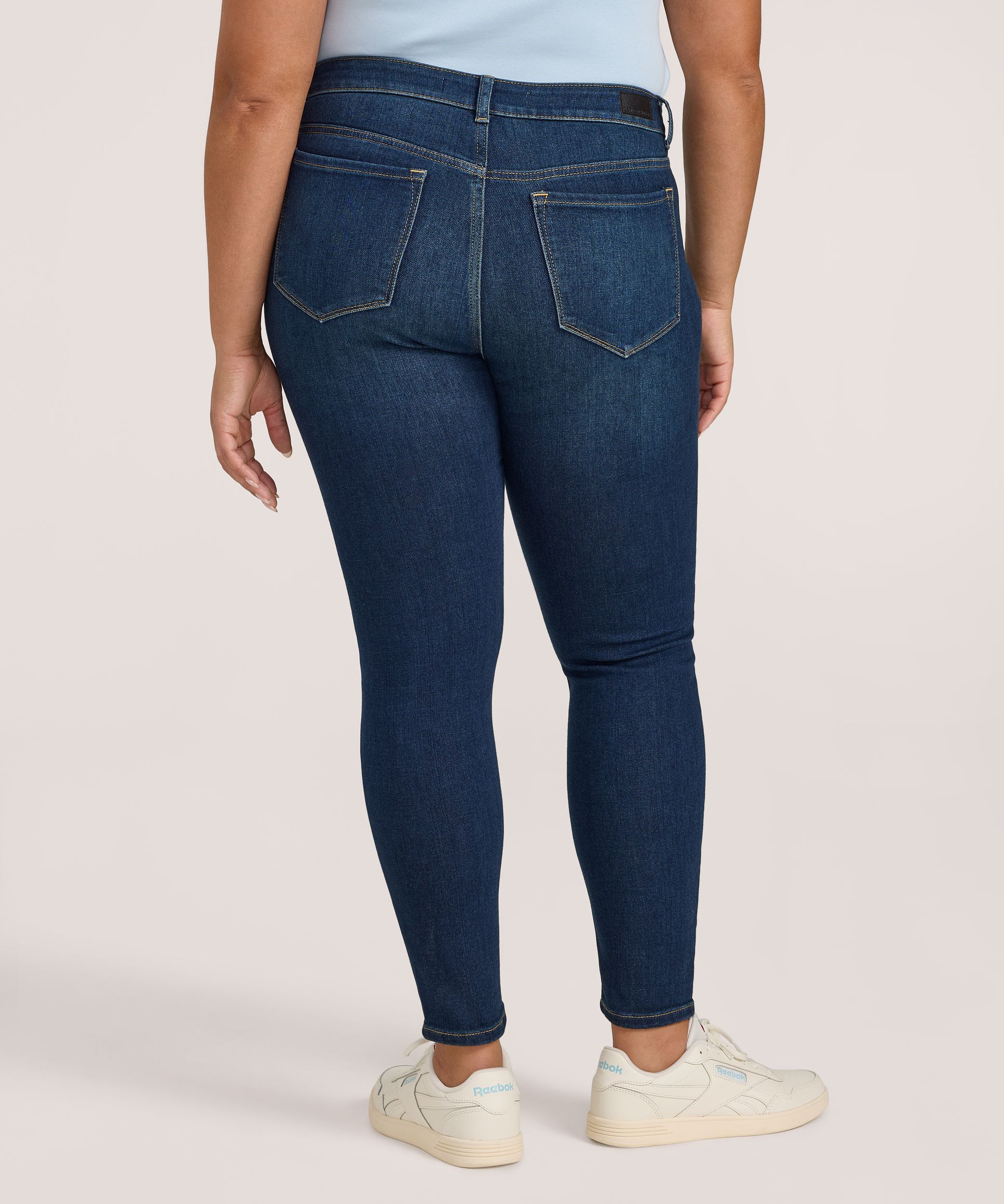 Jean moulant Denver Hayes épousant les courbes et à taille mi-basse pour femmes
