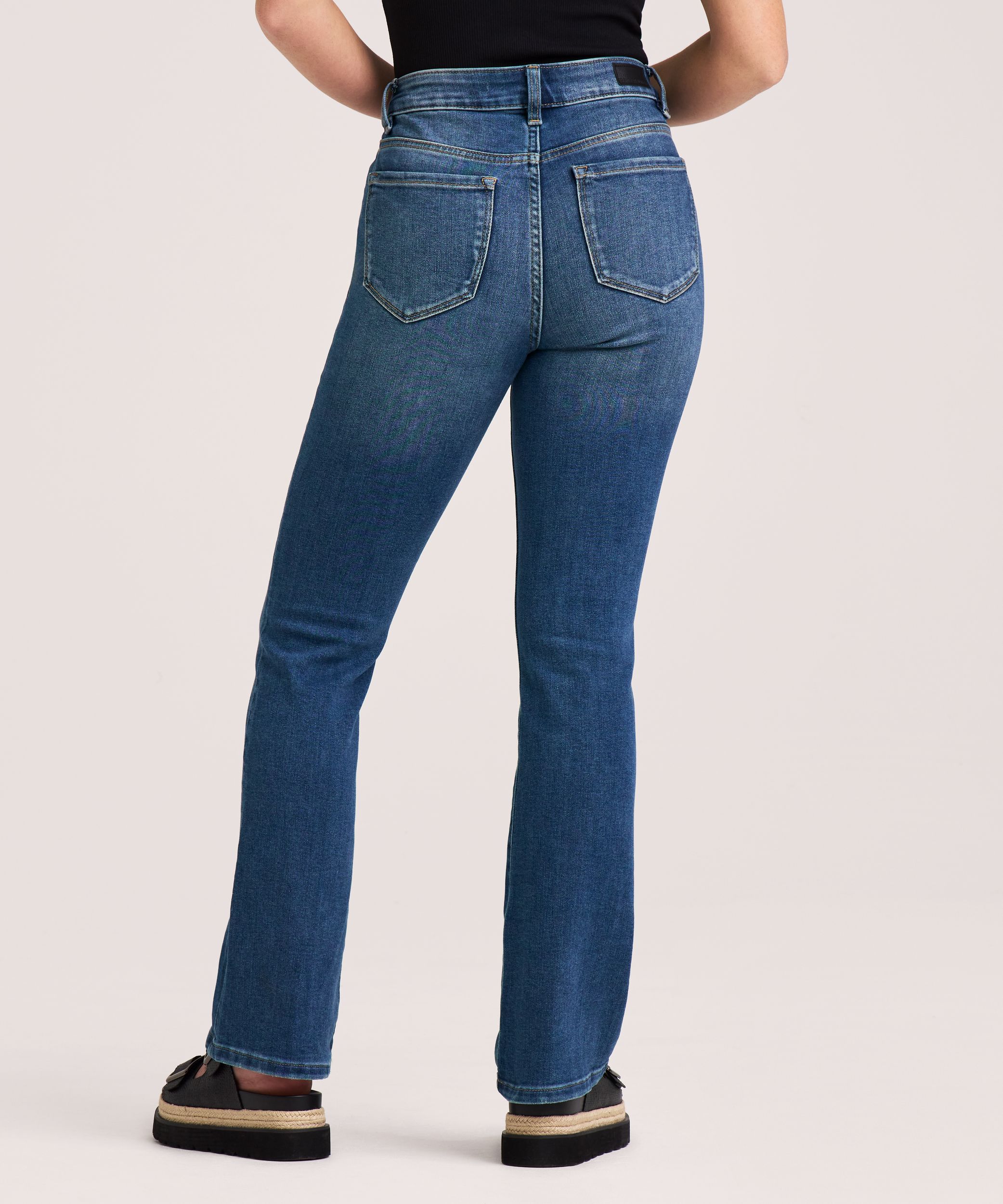 Jean semi-évasé Denver Hayes à taille mi-basse épousant les courbes pour femmes