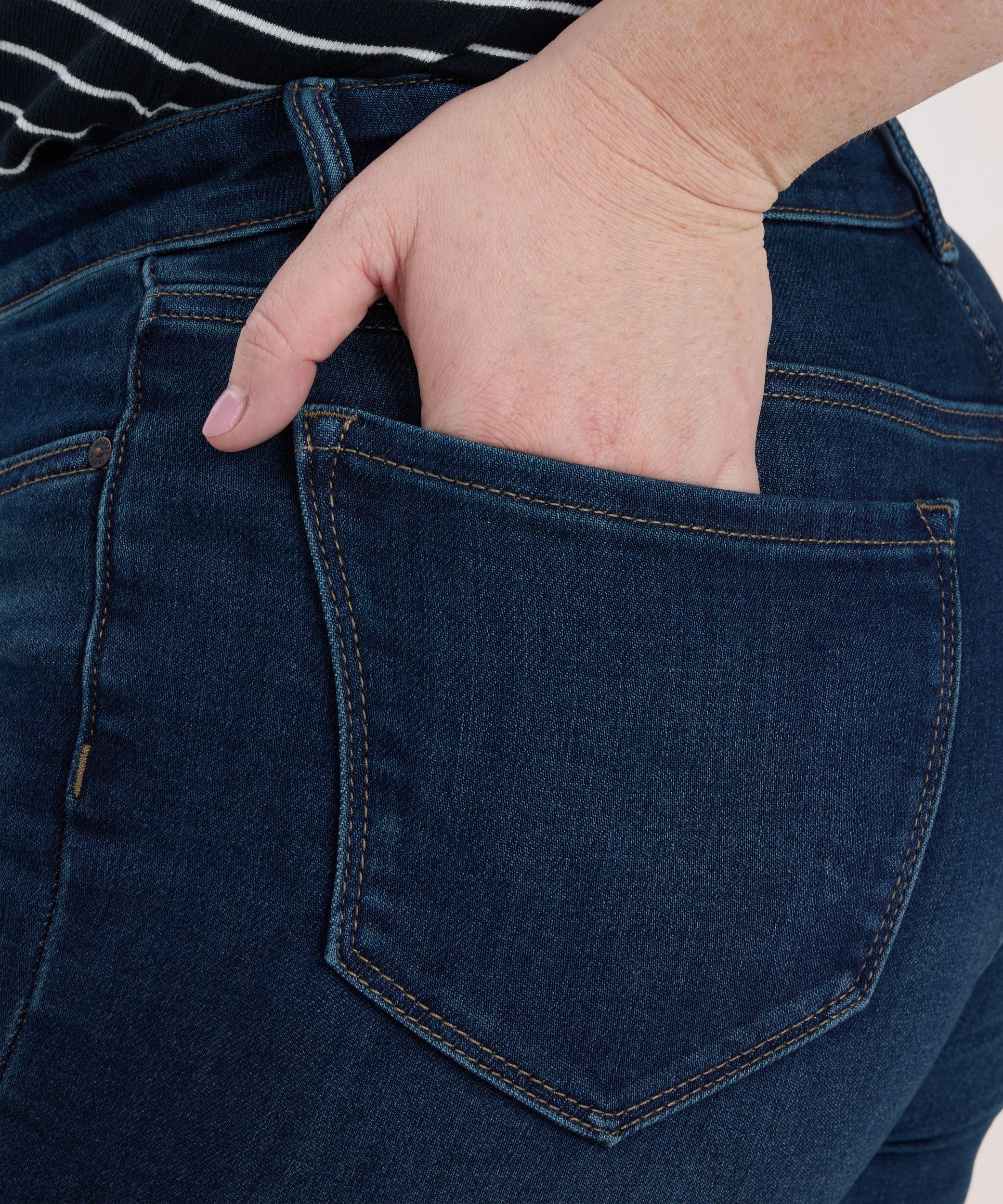 Jean semi-évasé Denver Hayes à taille mi-basse épousant les courbes pour femmes