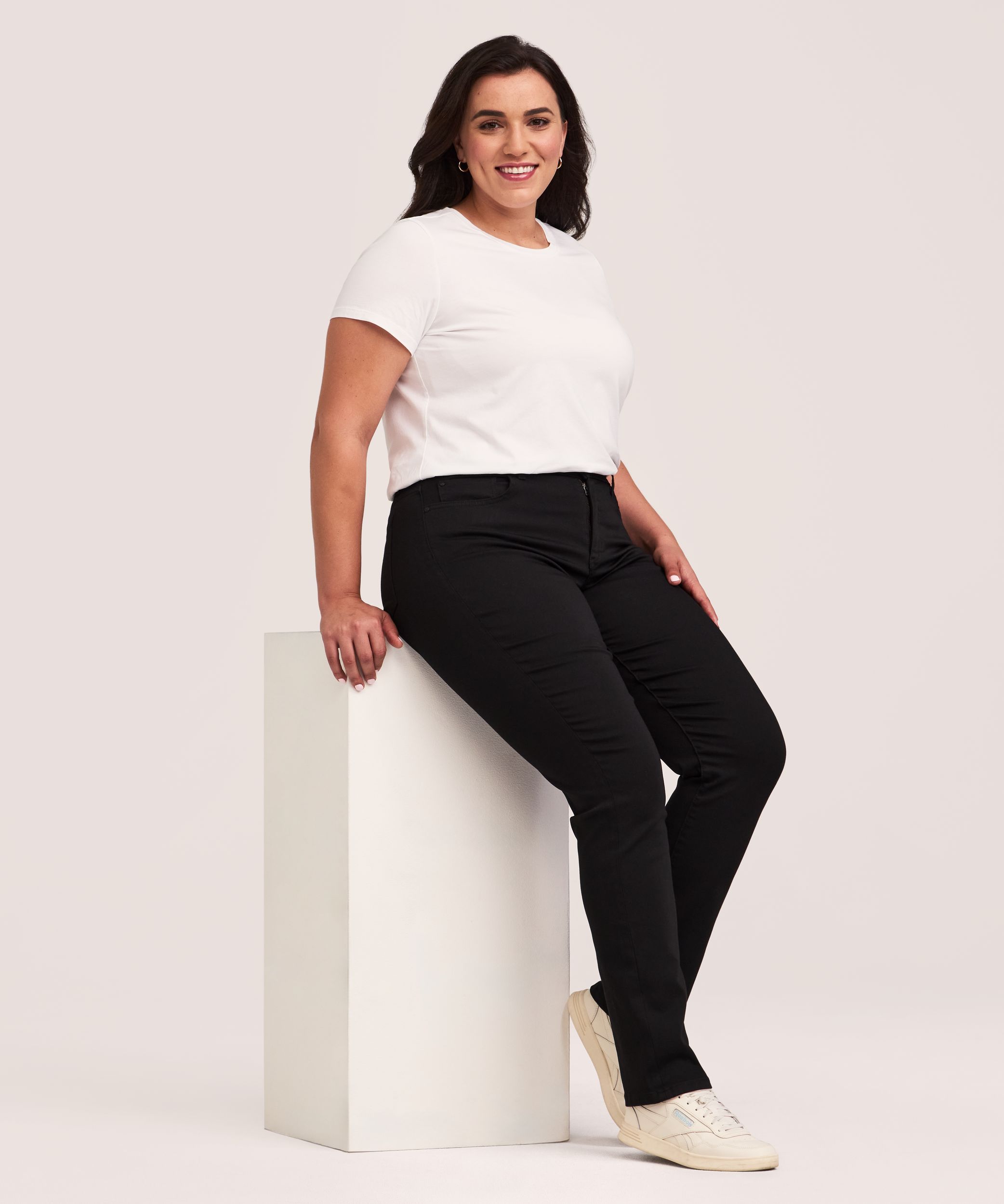 Jean qui épouse les courbes à taille mi-basse et à jambe droite pour femmes, Denver Hayes