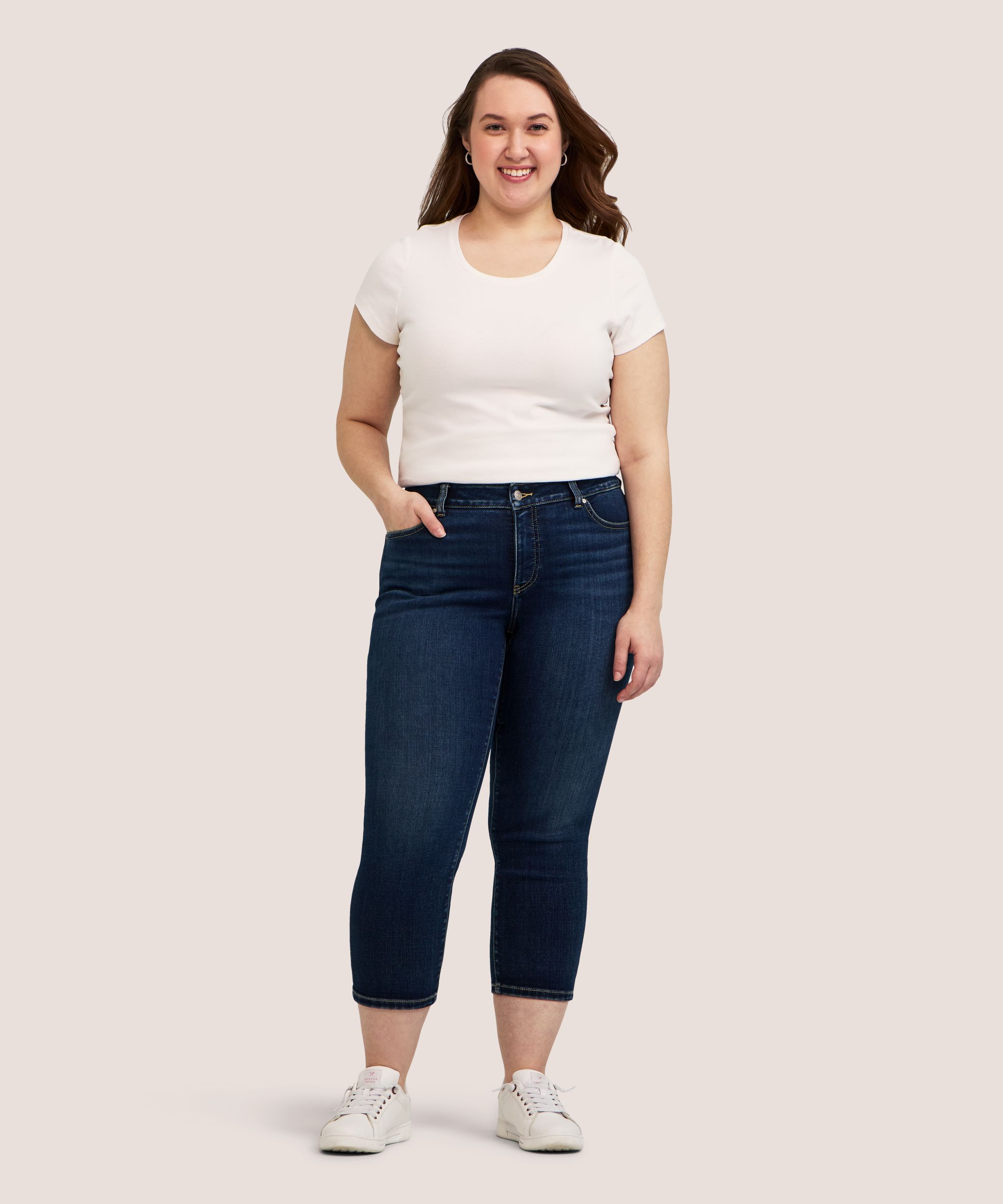 Jean court à jambe étroite qui épouse les courbes pour femmes, Denver Hayes