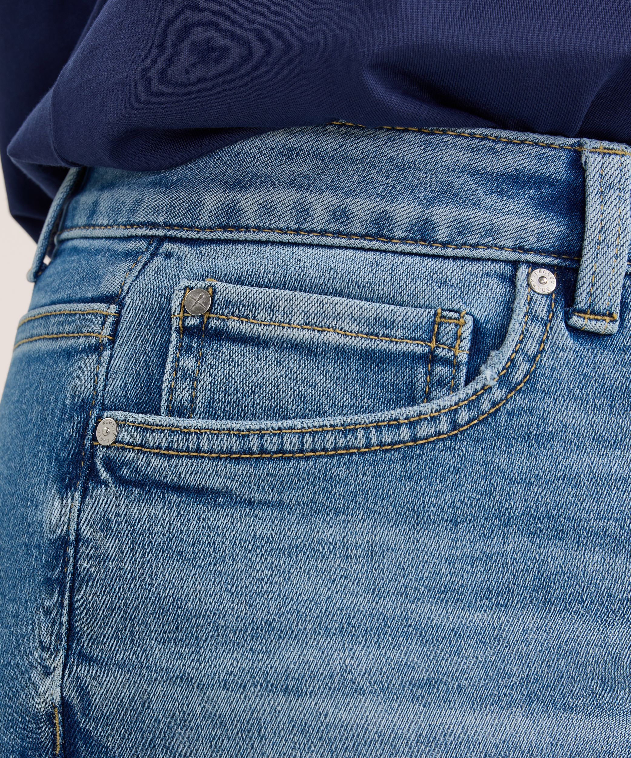 Jean court à jambe étroite épousant les courbes pour femmes, Denver Hayes