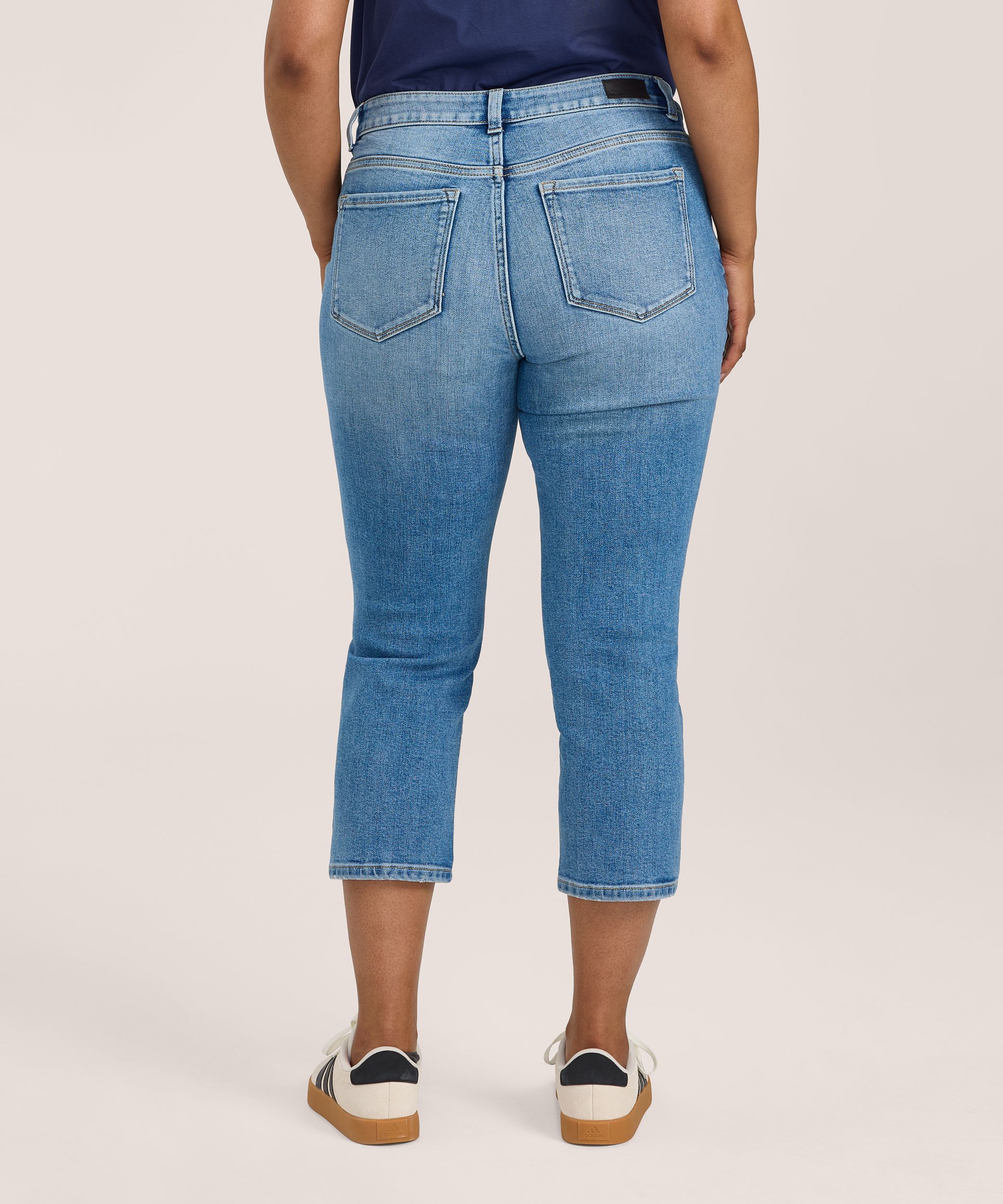 Jean court à jambe étroite épousant les courbes pour femmes, Denver Hayes