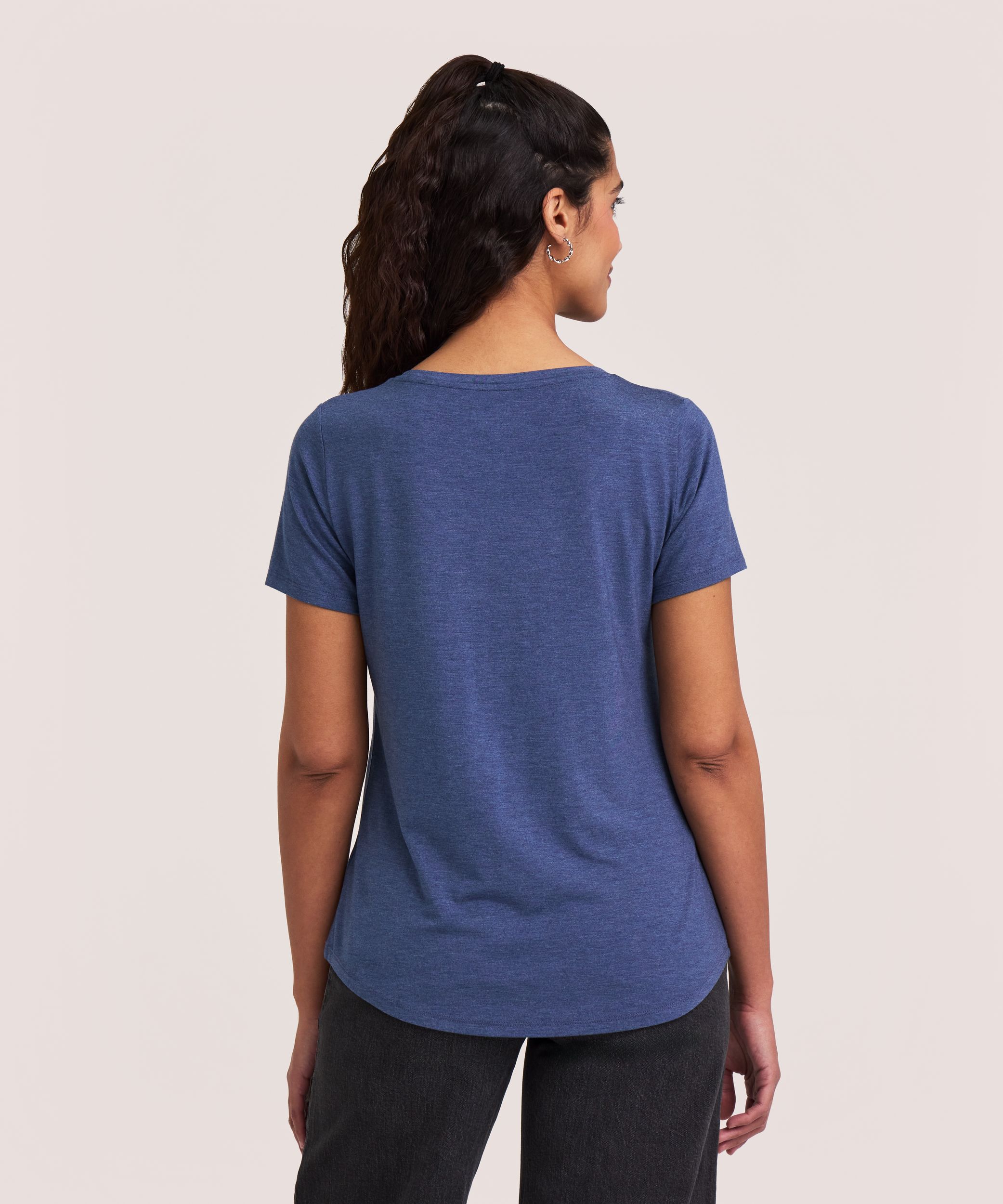 T-shirt à manches courtes décontracté avec encolure échancrée pour femmes