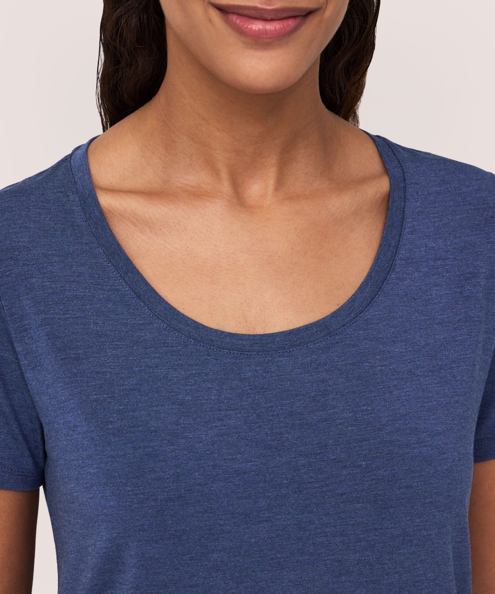 T-shirt à manches courtes décontracté avec encolure échancrée pour femmes