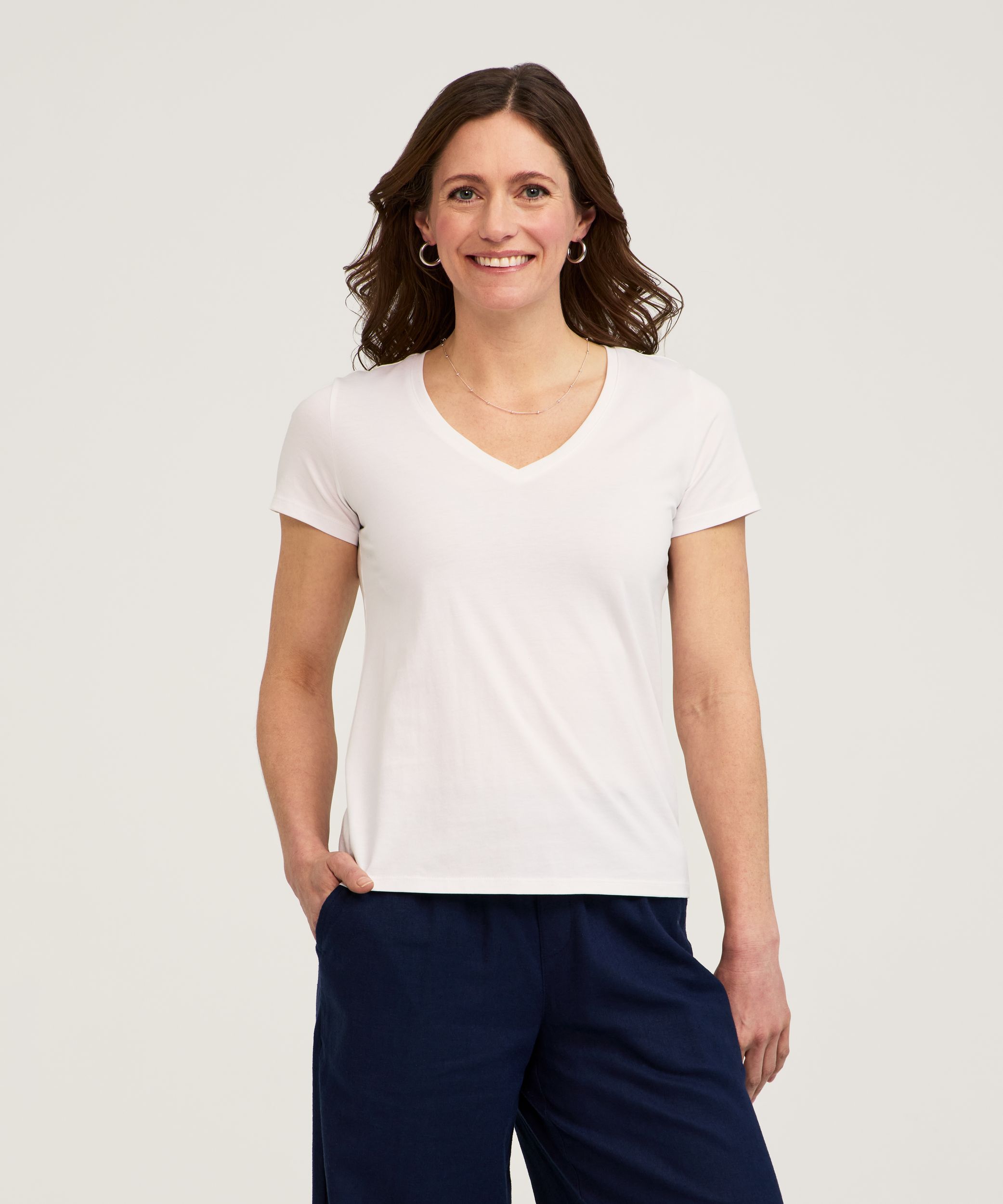 T-shirt semi-ajusté en coton Supima à encolure en V et à manches courtes pour femmes, Denver Hayes