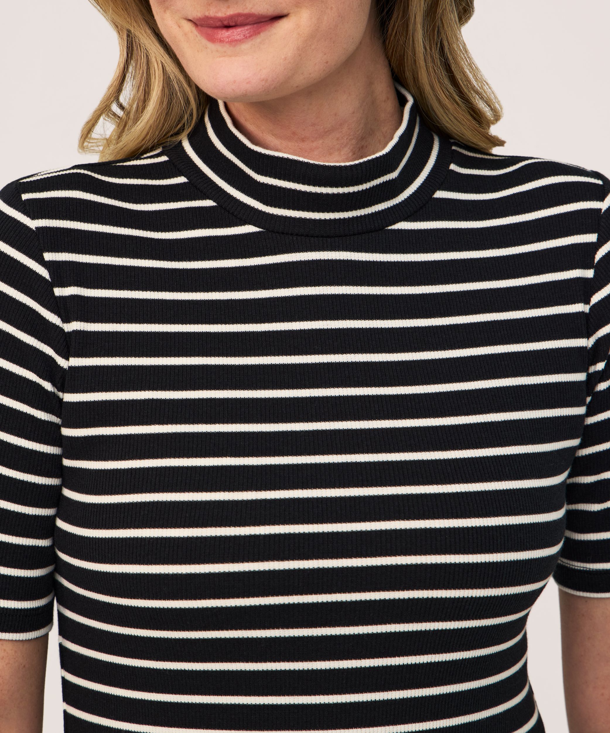 T-shirt semi-ajusté à col cheminée et à manches au coude pour femmes, Denver Hayes