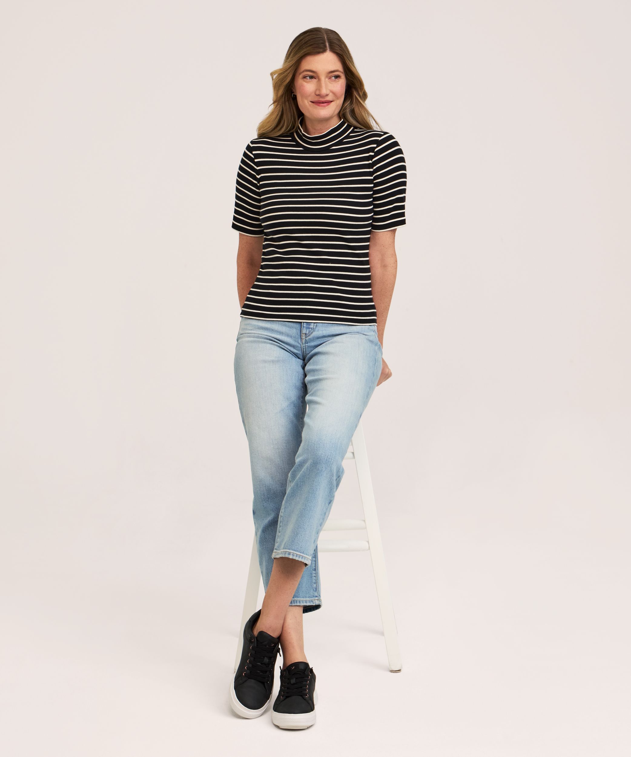 T-shirt semi-ajusté à col cheminée et à manches au coude pour femmes, Denver Hayes