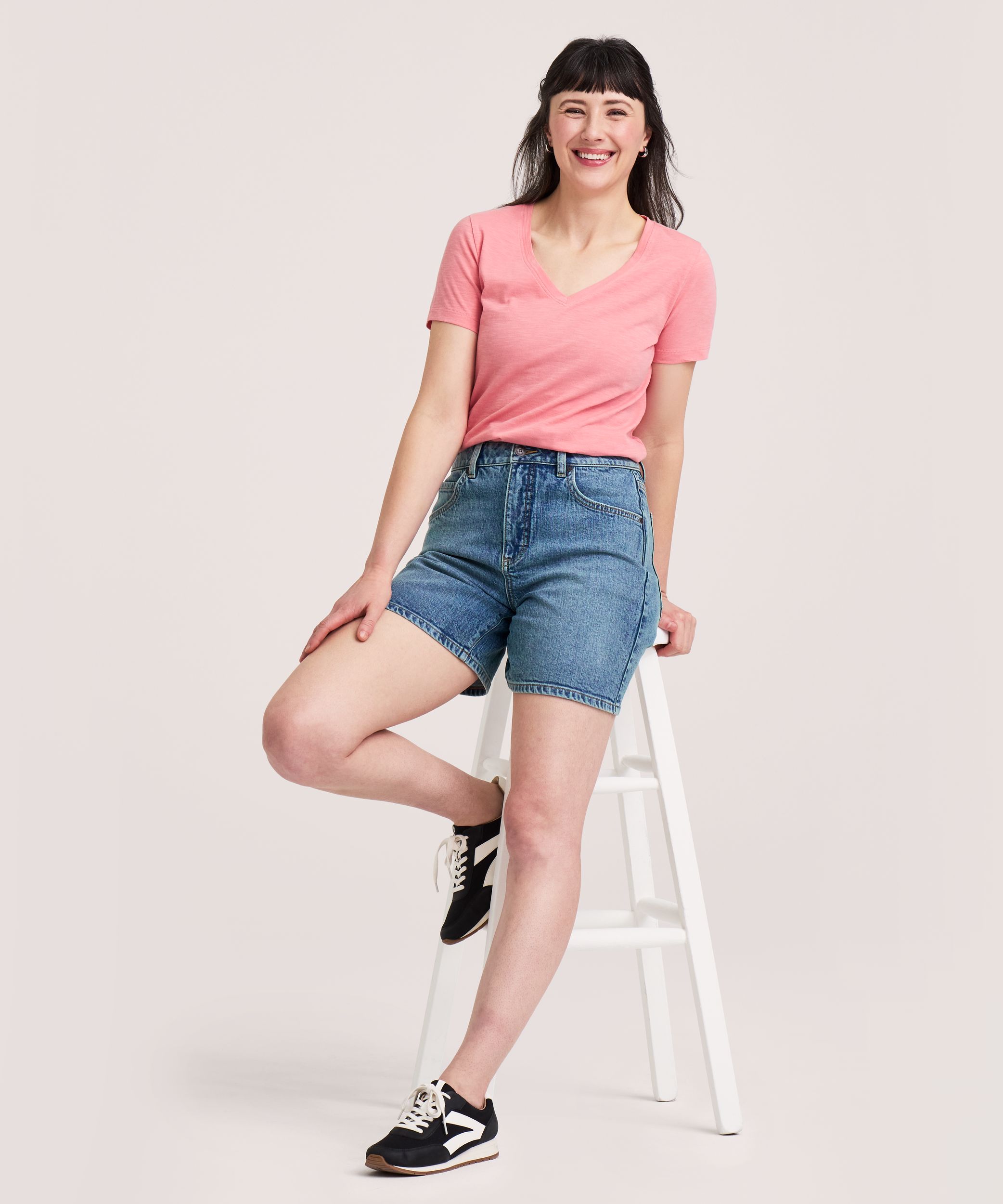 T-shirt en coton flammé à encolure en V et à manches courtes pour femmes, Denver Hayes