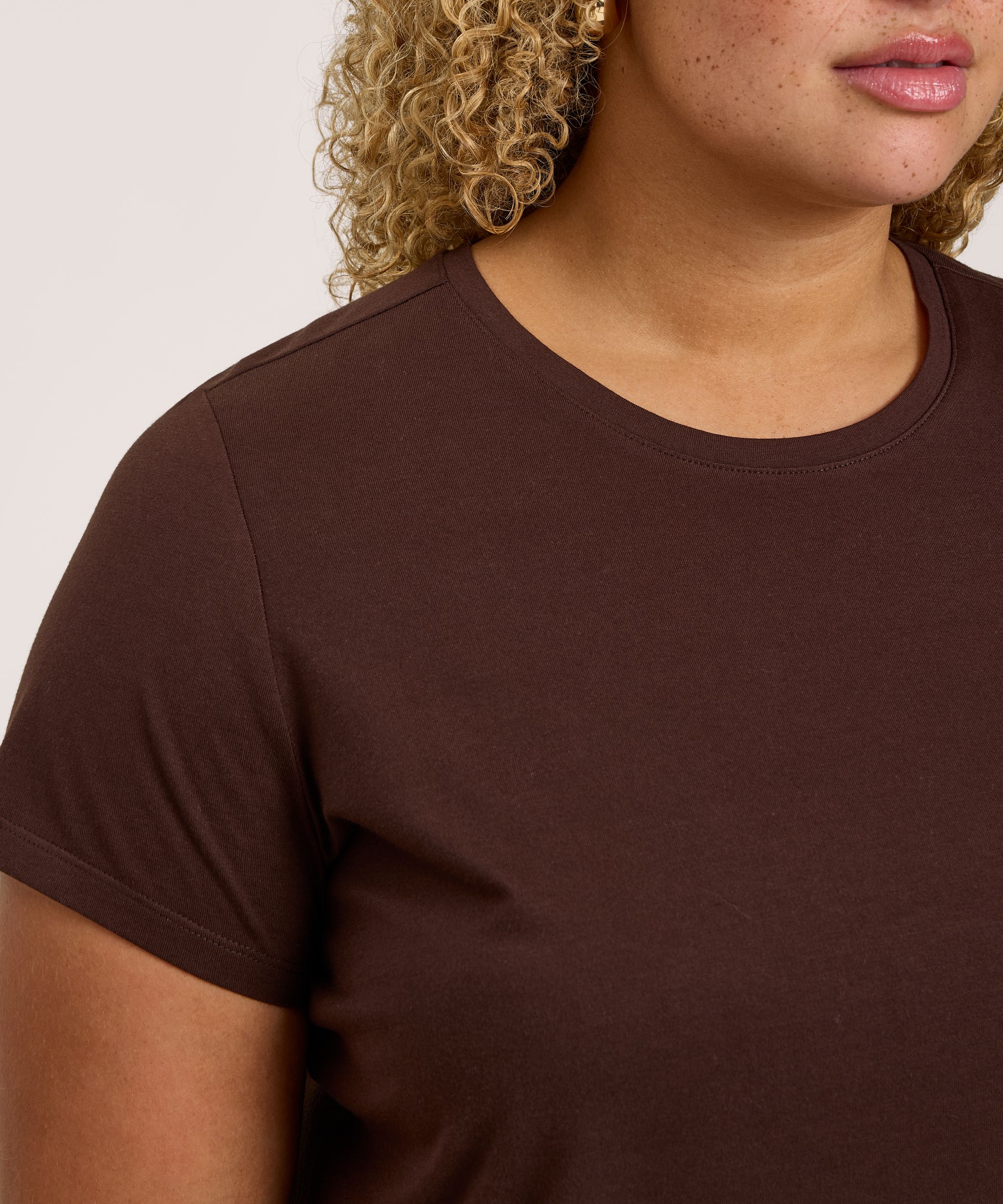 T-shirt semi-ajusté en coton Supima à col arrondi et à manches courtes pour femmes, Denver Hayes
