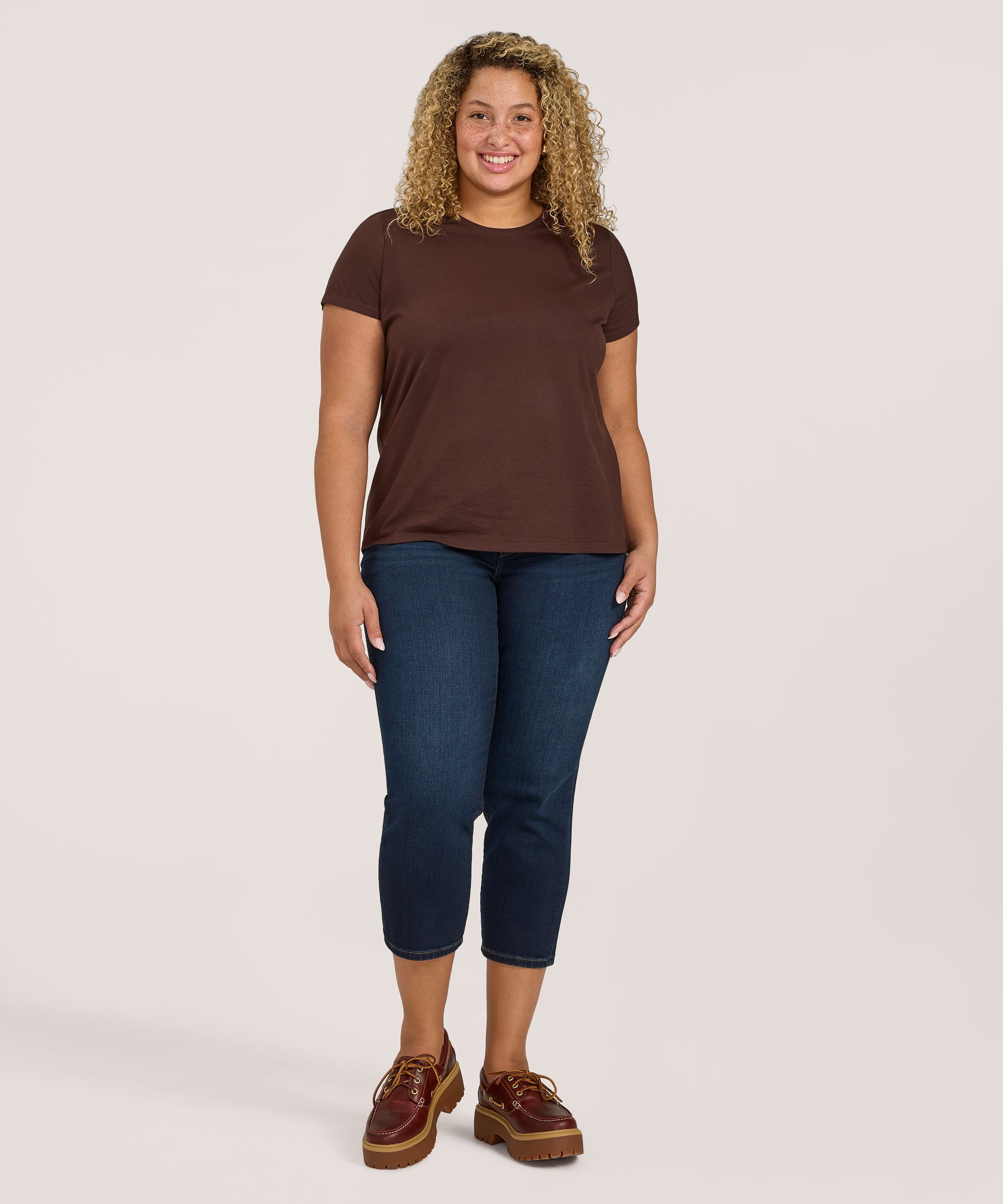 T-shirt semi-ajusté en coton Supima à col arrondi et à manches courtes pour femmes, Denver Hayes